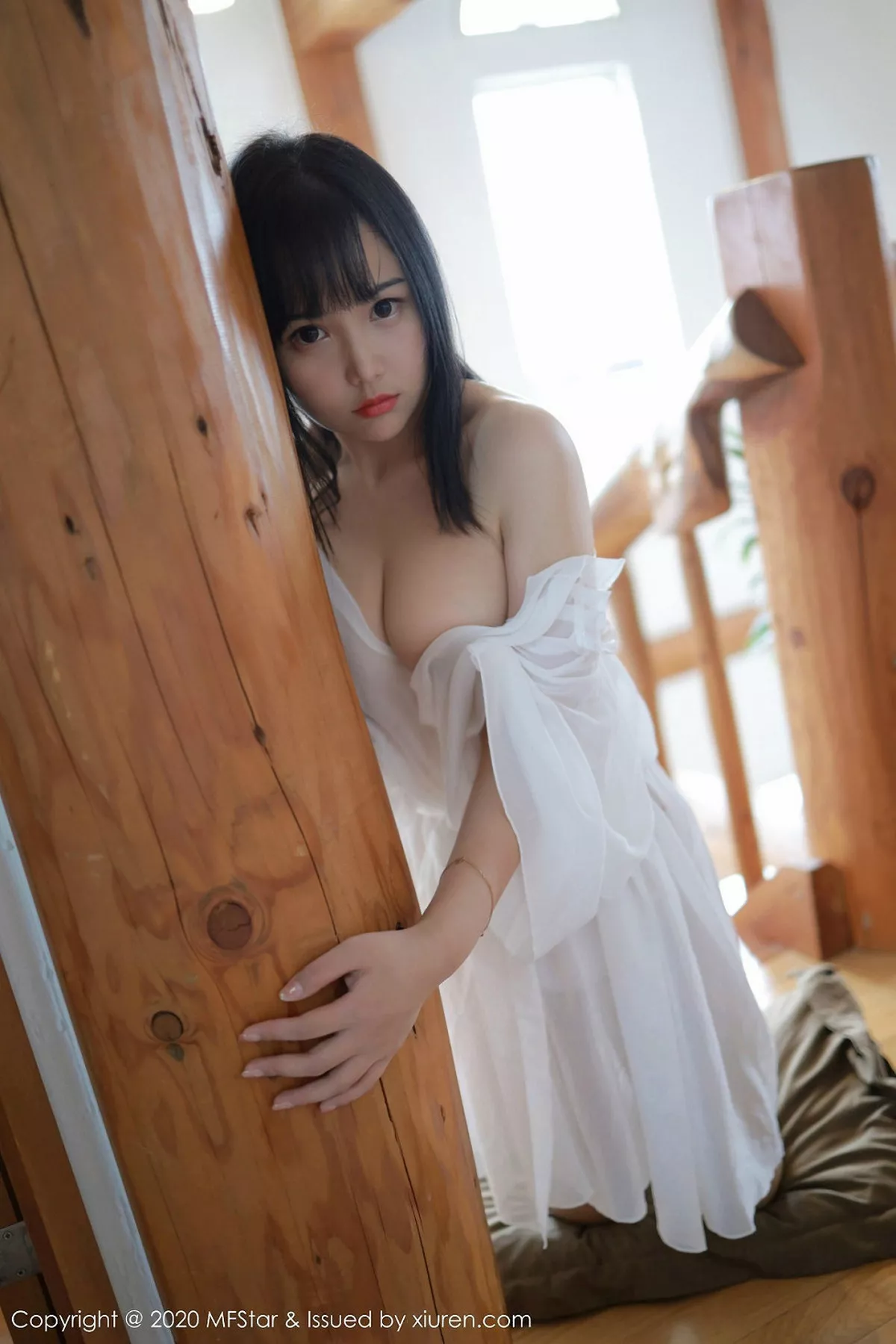 秀人集.com_[MFStar模范学院]Vol.260_嫩模徐微微mia日本旅拍白色透视薄纱真空秀童颜巨乳诱惑写真50P