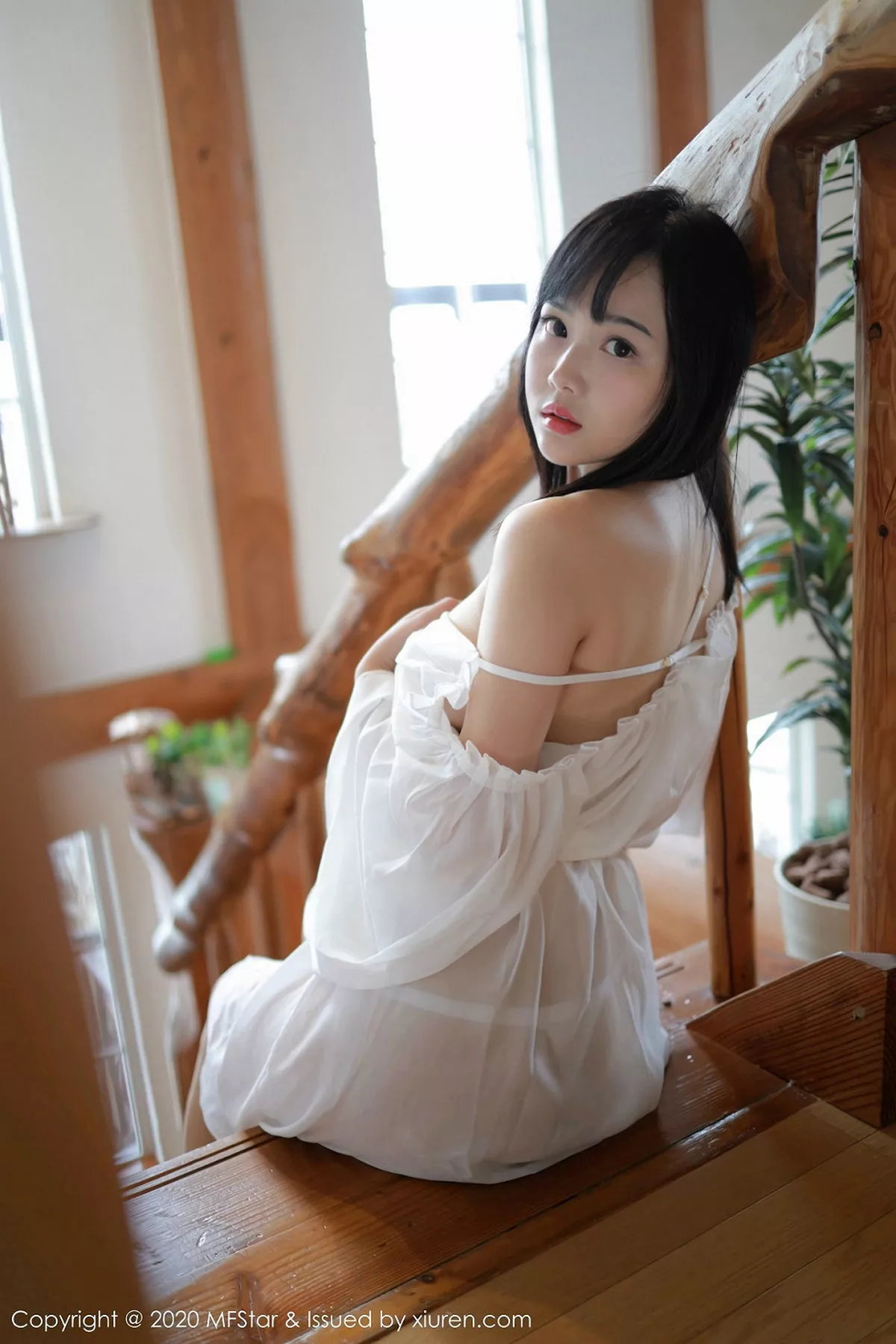 秀人集.com_[MFStar模范学院]Vol.260_嫩模徐微微mia日本旅拍白色透视薄纱真空秀童颜巨乳诱惑写真50P