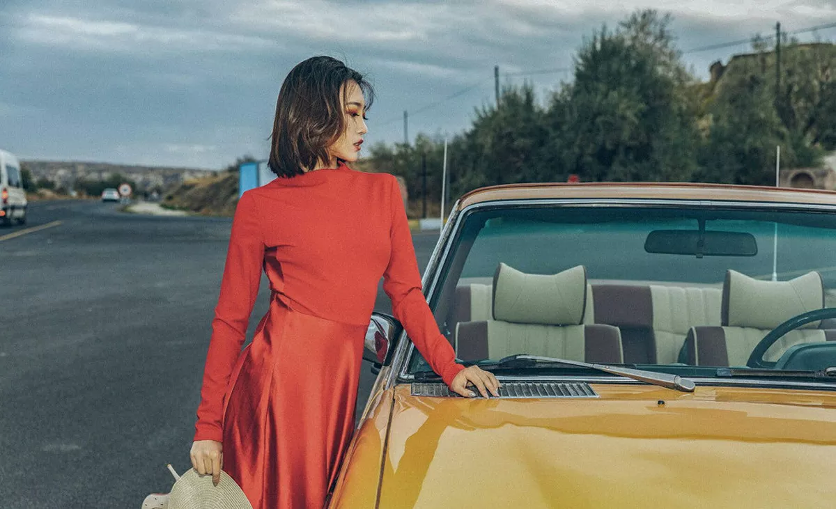 秀人集.com_[YouMi尤蜜荟]Vol.252_女神冯木木LRIS户外白色真空露背衫秀豪乳翘臀撩人诱惑写真55P