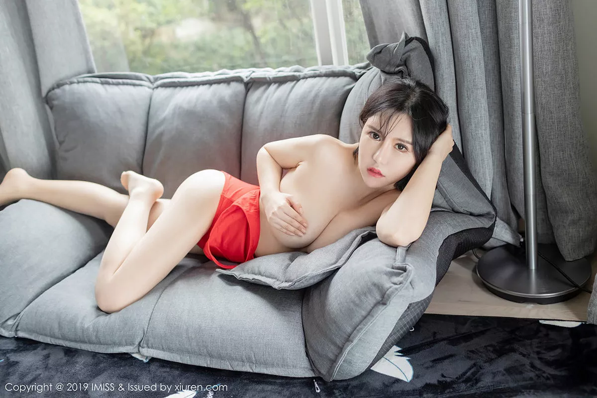 秀人集.com_[IMISS爱蜜社]Vol.320_嫩模Lucky沈欢欣私房红色高叉连体内衣半脱露豪乳诱惑写真33P