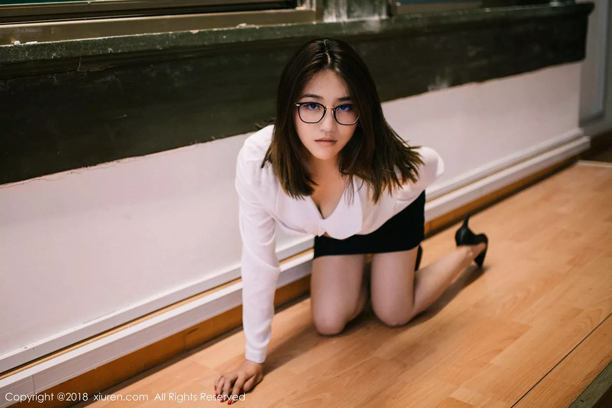 秀人集.com_[XiuRen秀人网]No.1267_女神许诺Sabrina性感教师制服白衬衣配黑短裙秀美腿写真44P