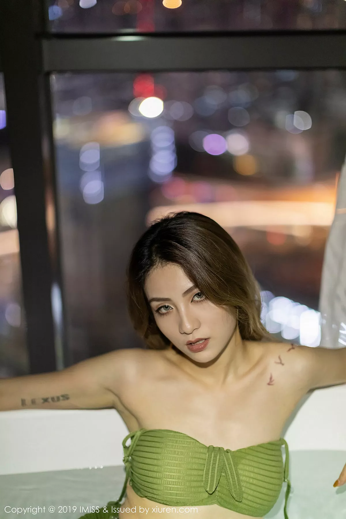 秀人集.com_[IMISS爱蜜社]Vol.324_嫩模Arlie性感内衣秀完美身材浴池里半裸湿身诱惑写真37P