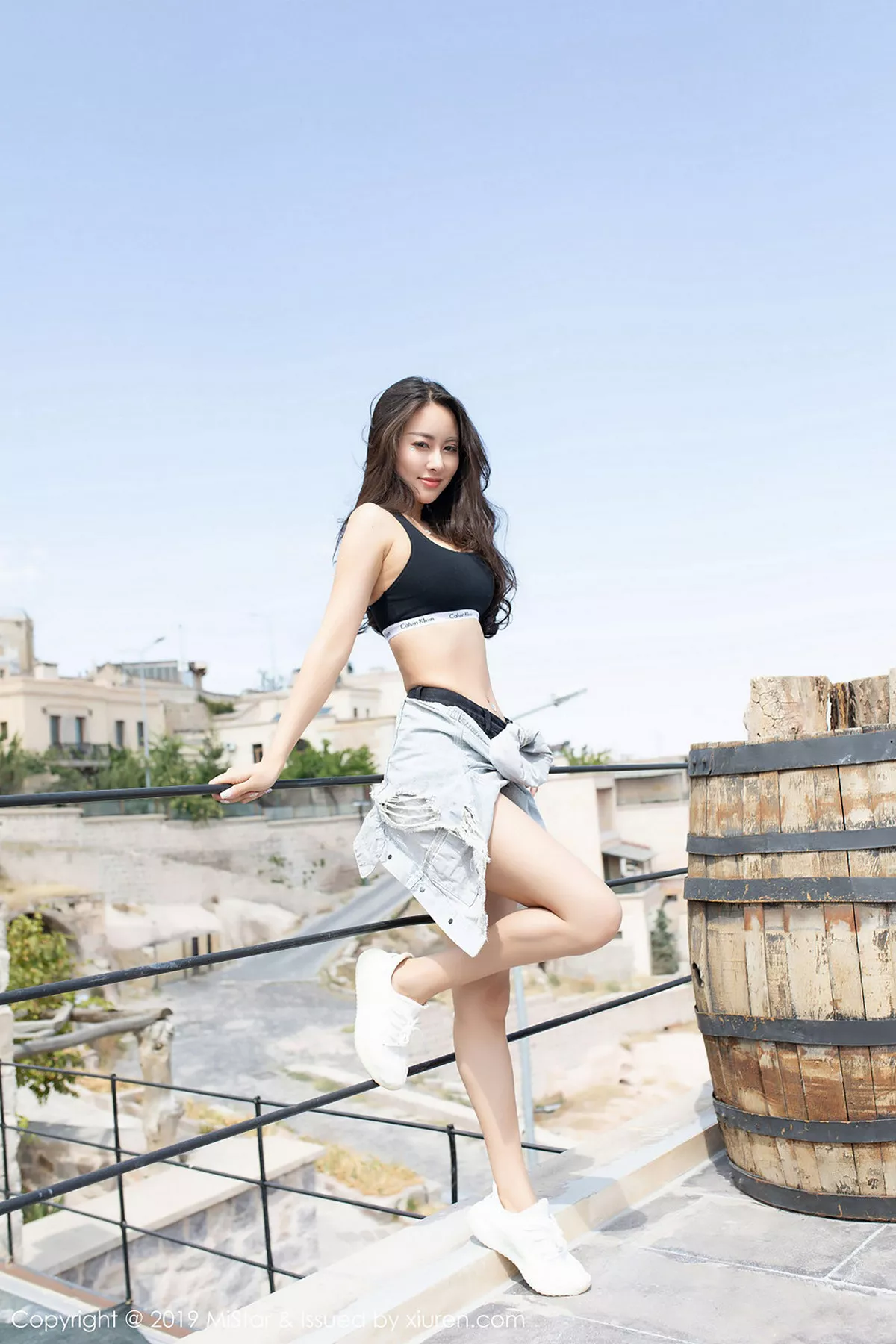 秀人集.com_[MiStar魅妍社]Vol.265_气质女神穆菲菲土耳其旅拍户外性感开胸衣秀白嫩肌肤写真50P