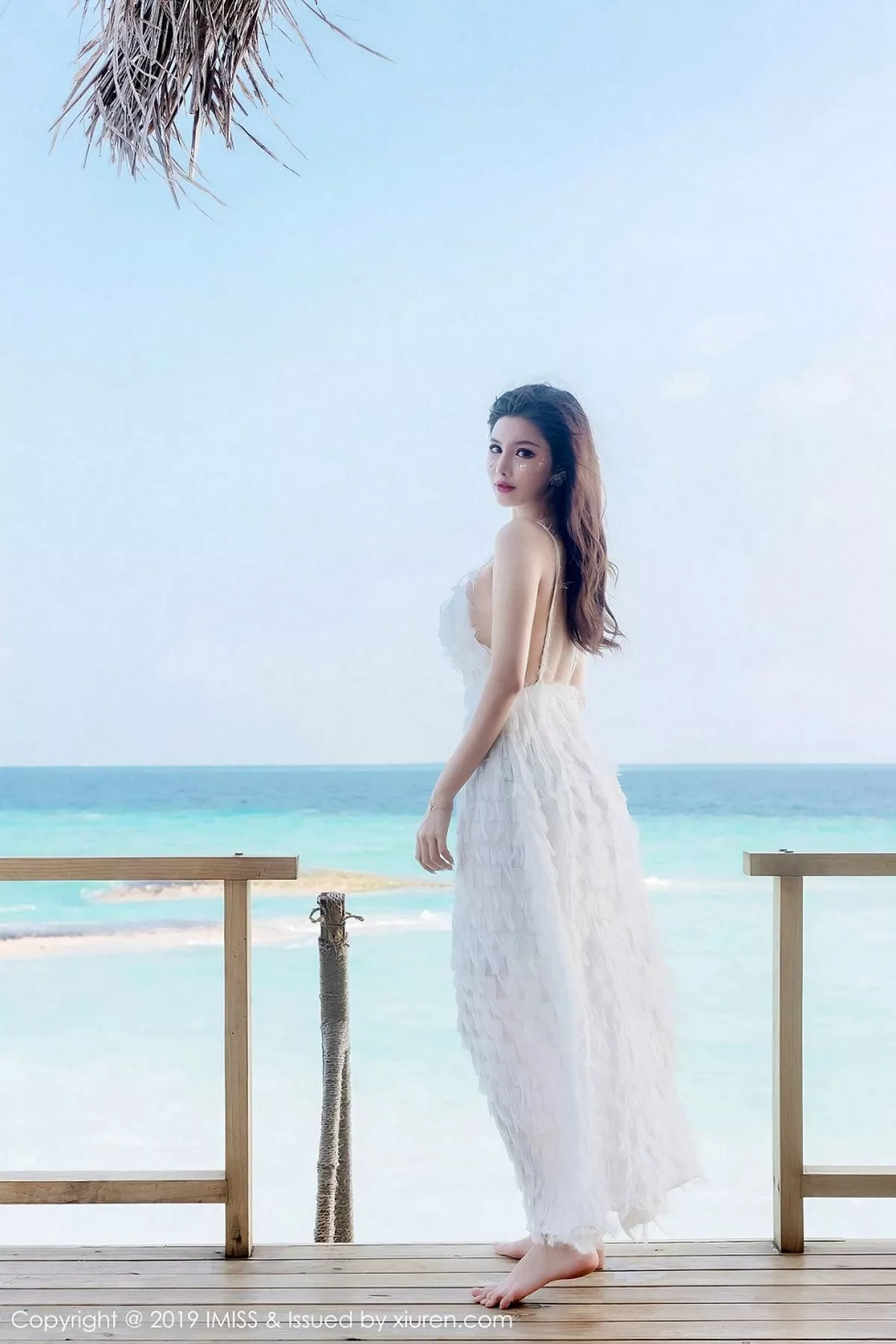 秀人集.com_[IMISS爱蜜社]Vol.330_女神若彤boomboom马尔代夫旅拍户外薄纱透视内衣完美诱惑写真40P