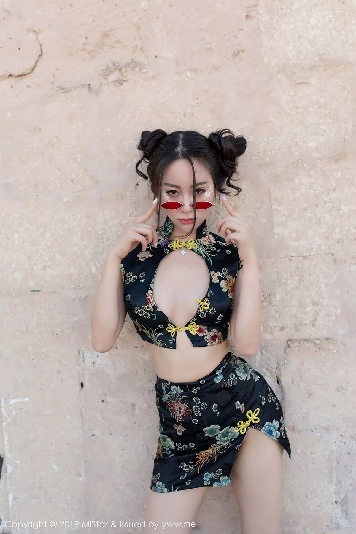 秀人集.com_[MiStar魅妍社]Vol.265_气质女神穆菲菲土耳其旅拍户外性感开胸衣秀白嫩肌肤写真50P