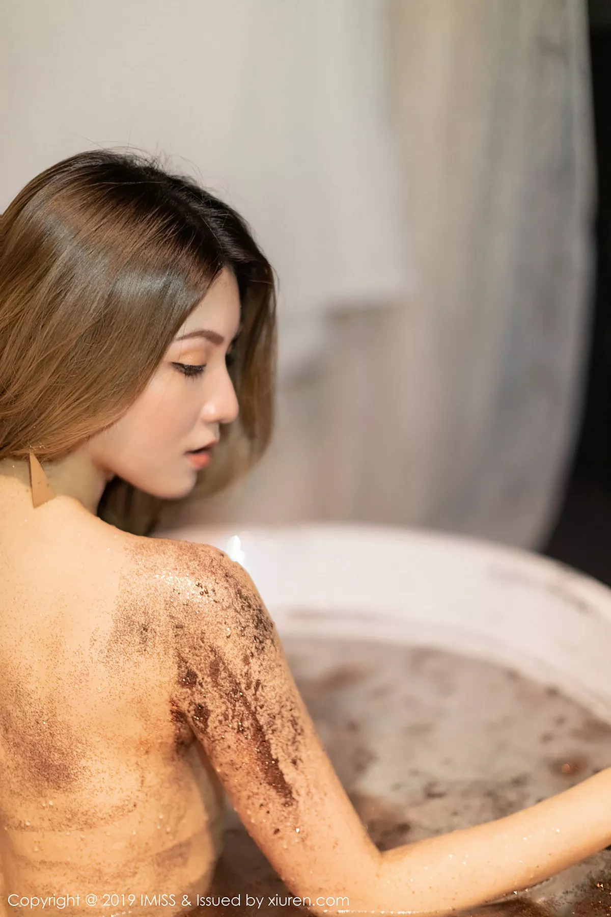 秀人集.com_[IMISS爱蜜社]Vol.324_嫩模Arlie性感内衣秀完美身材浴池里半裸湿身诱惑写真37P