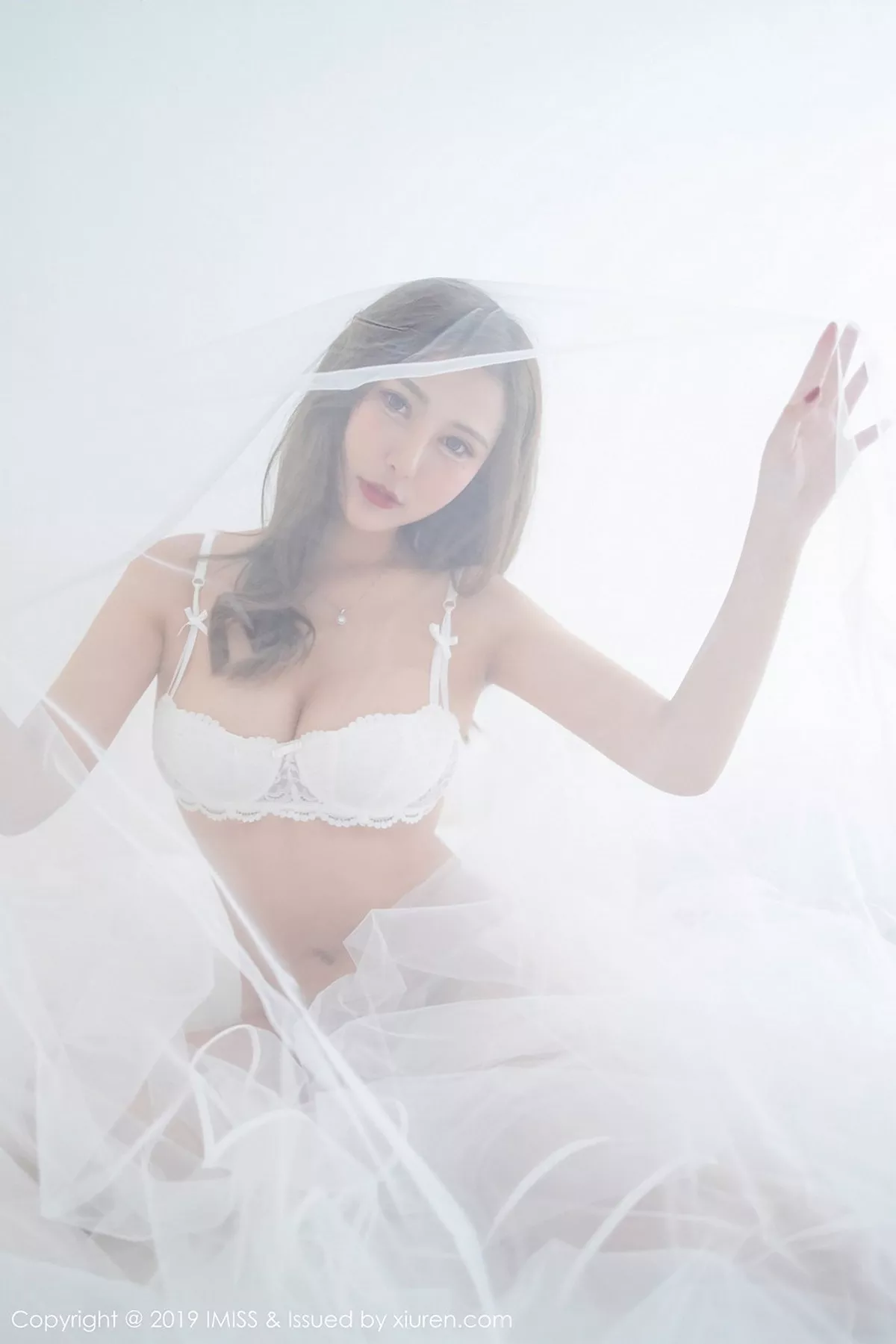 秀人集.com_[IMISS爱蜜社]Vol.334_气质美女Cccil私房白色薄纱新娘装秀完美身材诱惑写真38P