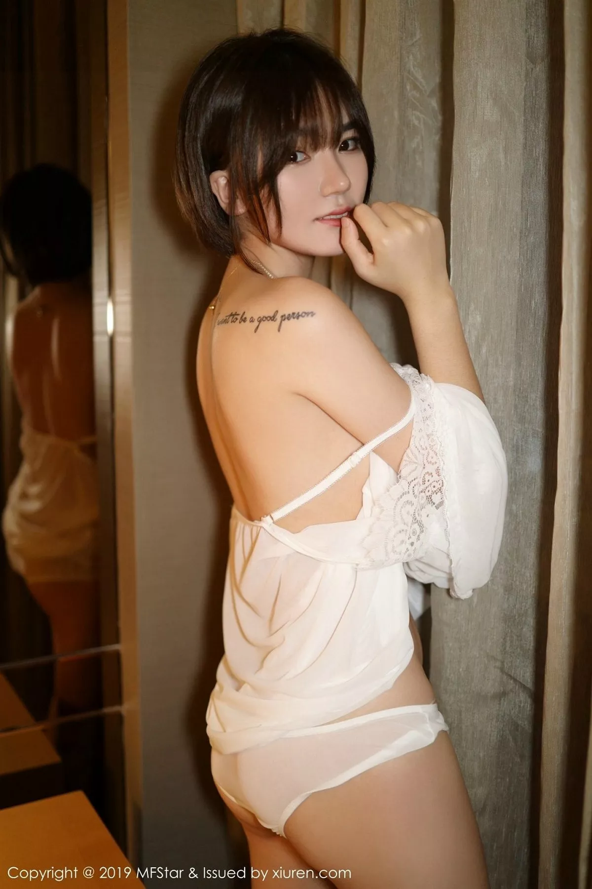 秀人集.com_[MFStar模范学院]Vol.183_靓丽美女冷不丁私房白色蕾丝睡衣秀完美身材诱惑写真40P