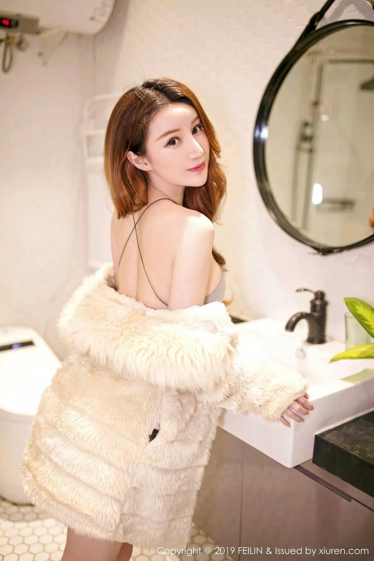 秀人集.com_[FeiLin嗲囡囡]Vol.183_嫩模陈媚儿私房床上白色蕾丝内衣秀完美身材靓丽迷人写真44P