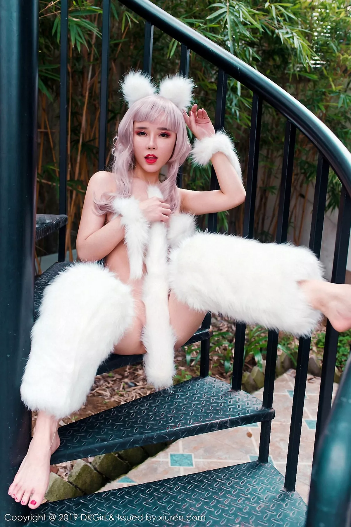 秀人集.com_[DKGirl御女郎]Vol.099_嫩模艾小青户外妖艳白狐大尺度露火辣美体撩人诱惑写真49P