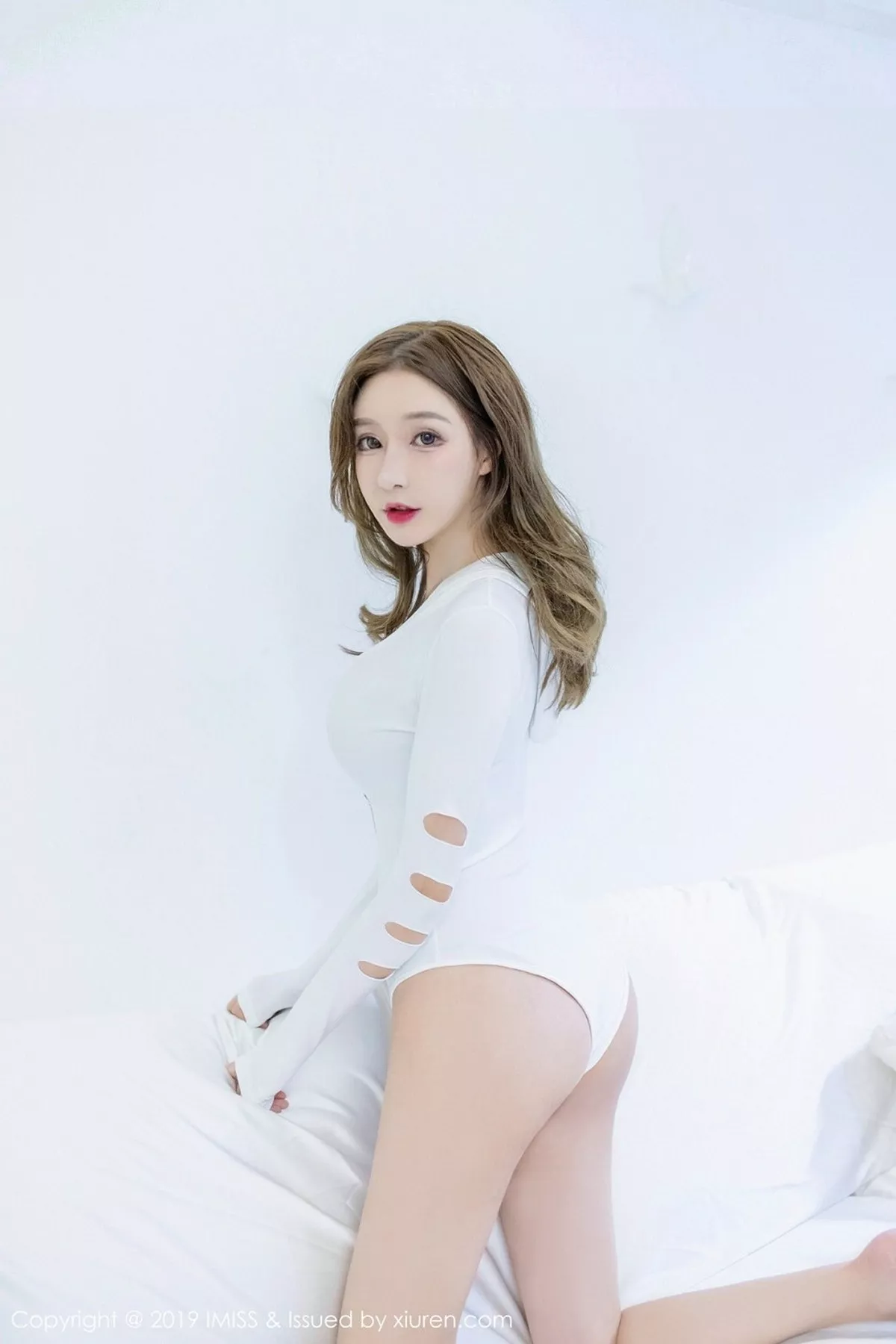 秀人集.com_[IMISS爱蜜社]Vol.336_嫩模小琳私房白色高叉连体衣半脱露豪乳极致诱惑写真43P