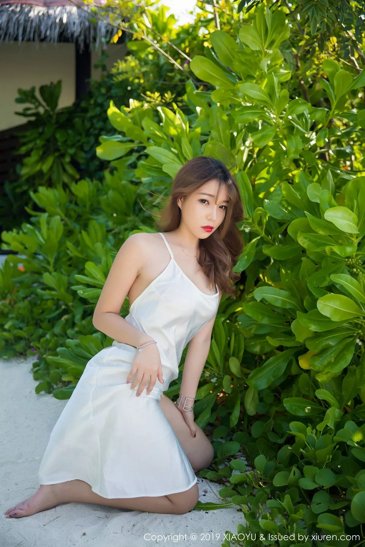 秀人集.com_[XiaoYu画语界]Vol.063_女神芝芝Booty马尔代夫旅拍私房吊带黑丝妩媚诱惑写真54P