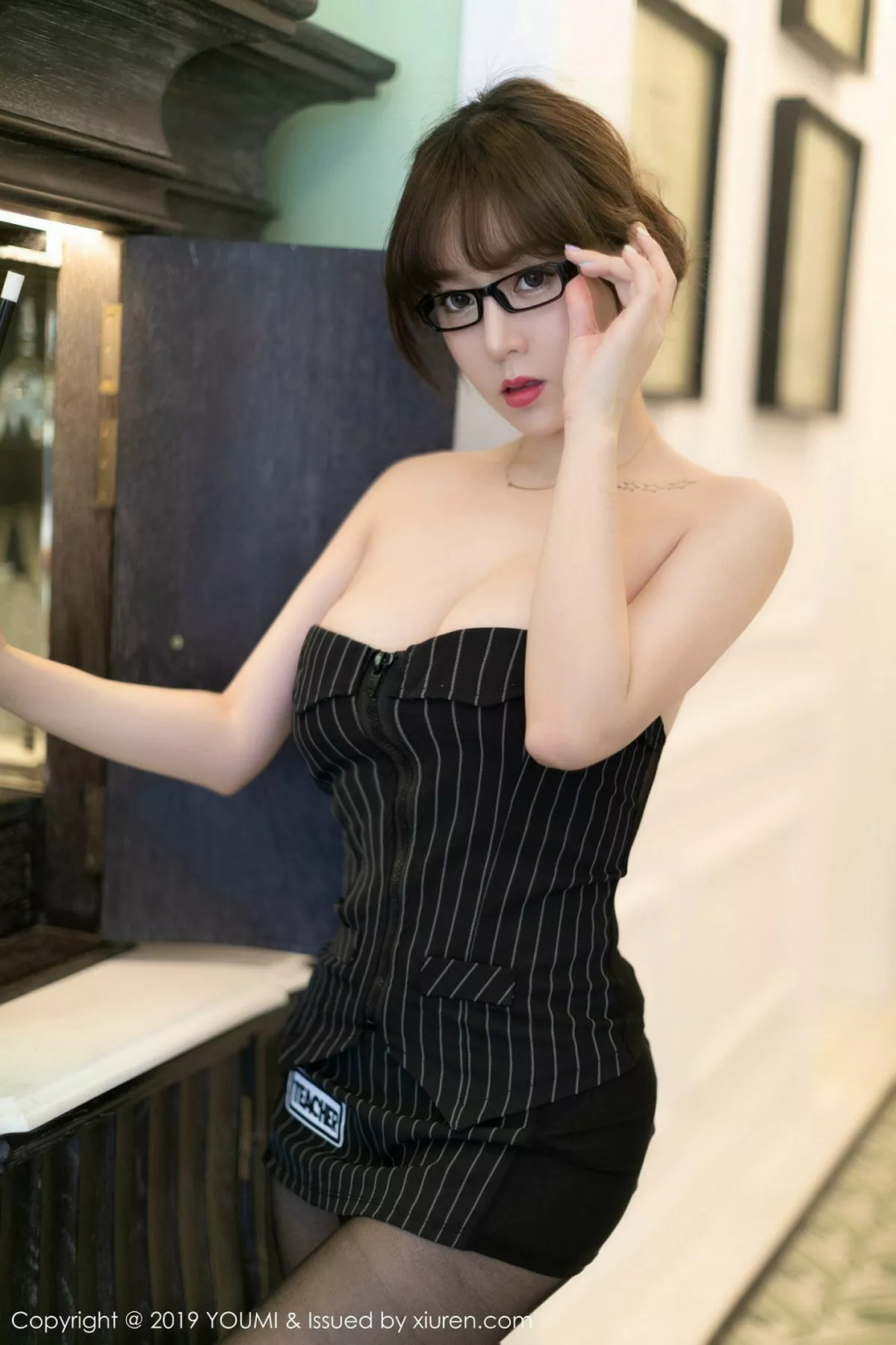 秀人集.com_[YouMi尤蜜荟]Vol.307_女神王雨纯富国岛旅拍秘书OL制服半脱无内黑丝裤袜诱惑写真49P