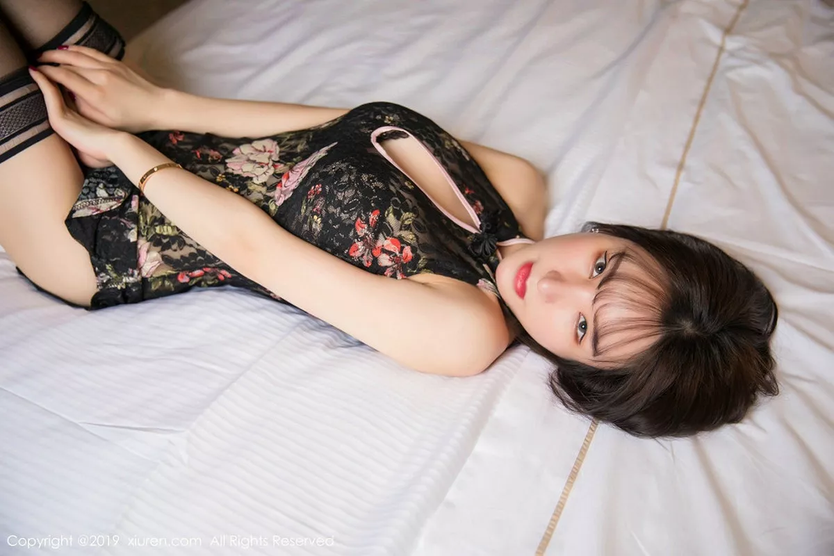 秀人集.com_[XiuRen秀人网]No.1442_女神周于希Sandy私房旗袍装半脱露黑色内衣秀黑丝美腿诱惑写真62P