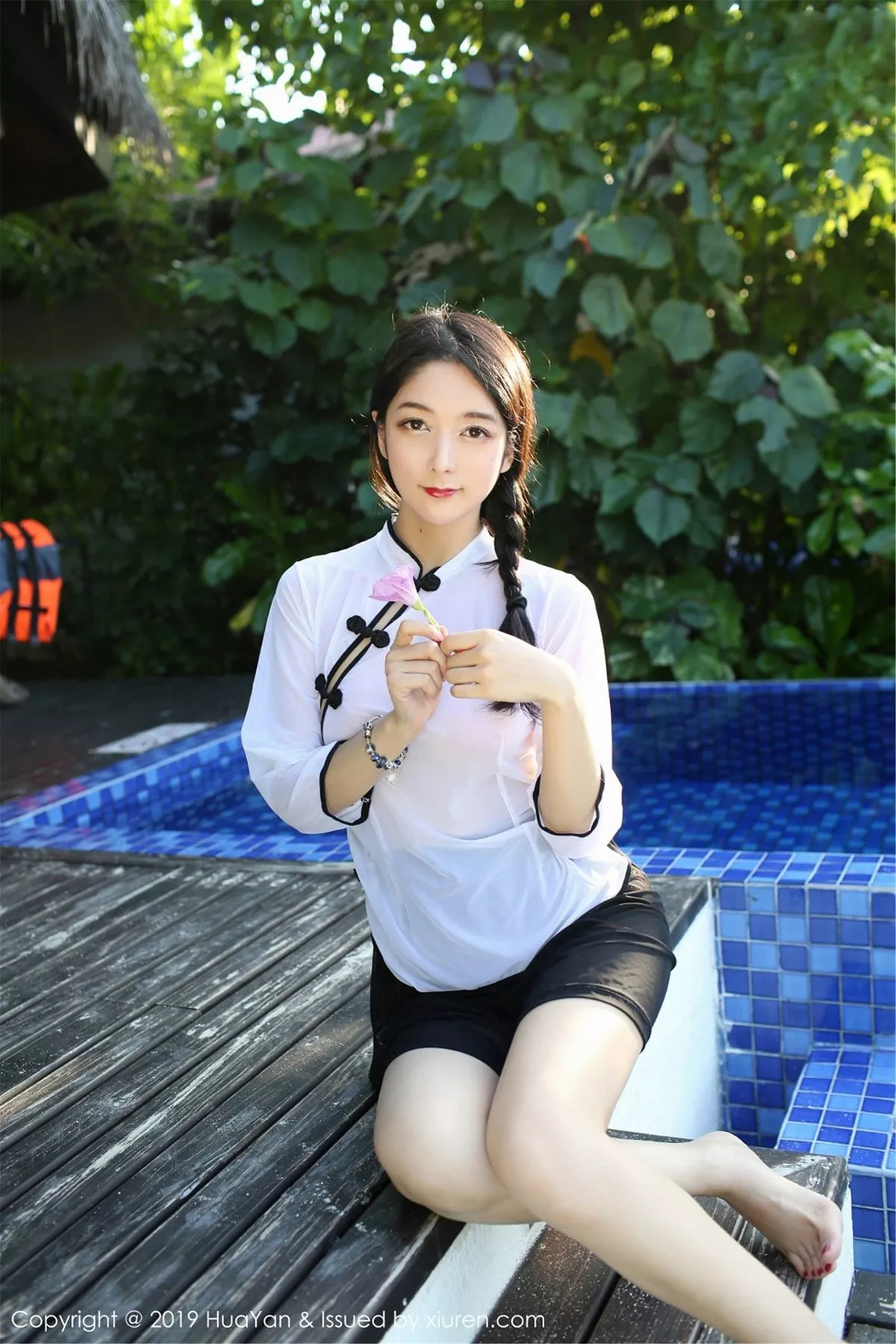 秀人集.com_[HuaYan花の颜]Vol.065_嫩模Angela喜欢猫私房古典透视旗袍+运动服完美诱惑写真41P