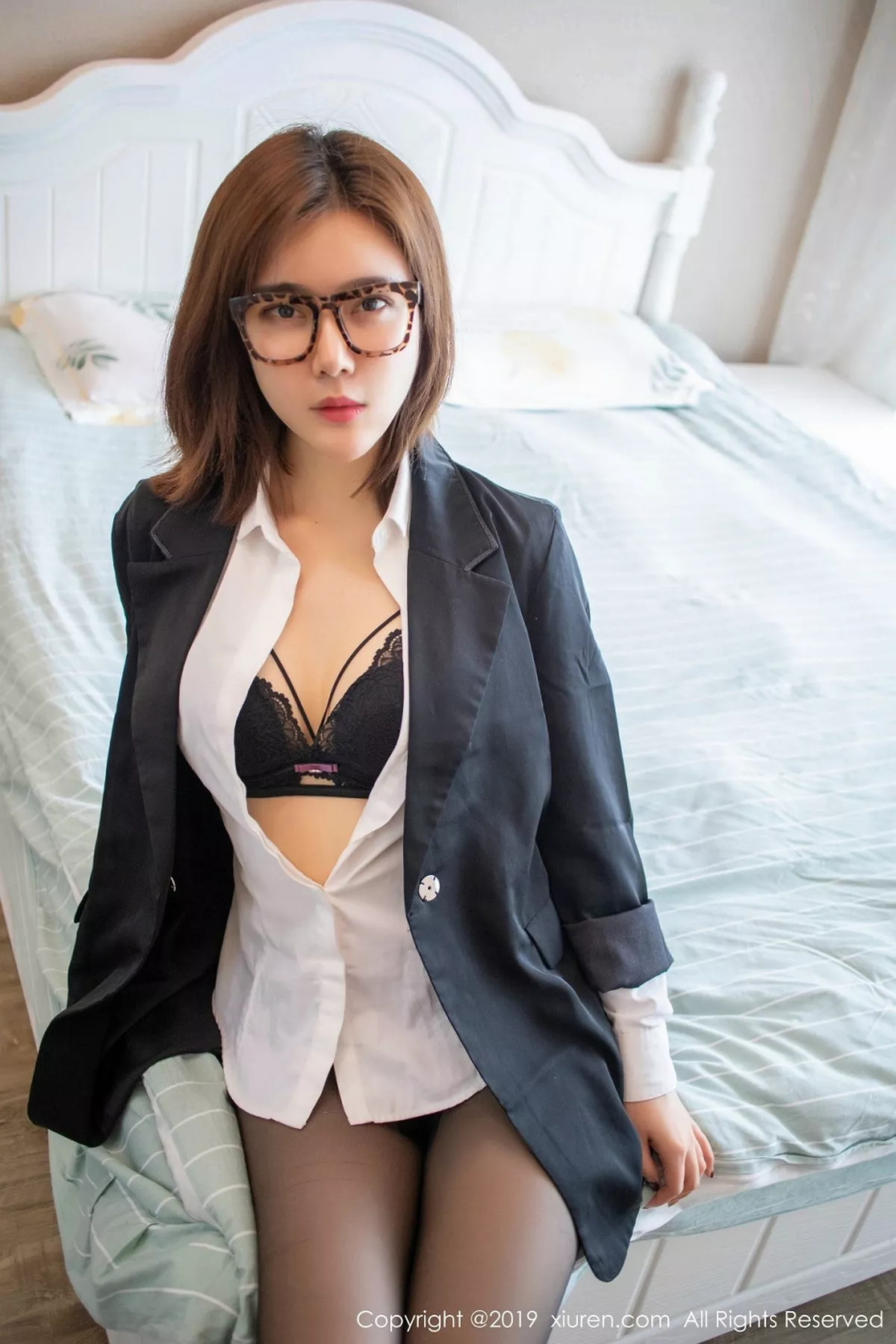 秀人集.com_[XiuRen秀人网]No.1439_嫩模Yomi悠蜜私房真空白衬衣配无内黑丝裤袜撩人诱惑写真45P