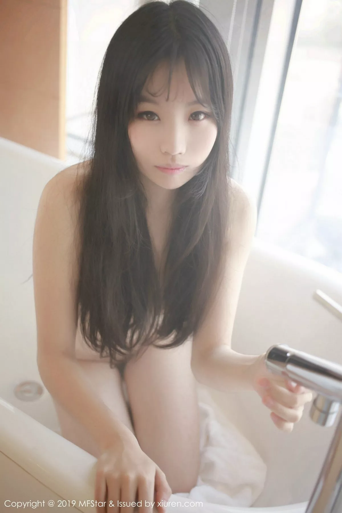 秀人集.com_[MFStar模范学院]Vol.189_嫩模草莓兔兔私房开背毛衣露豪乳翘臀撩人诱惑写真31P