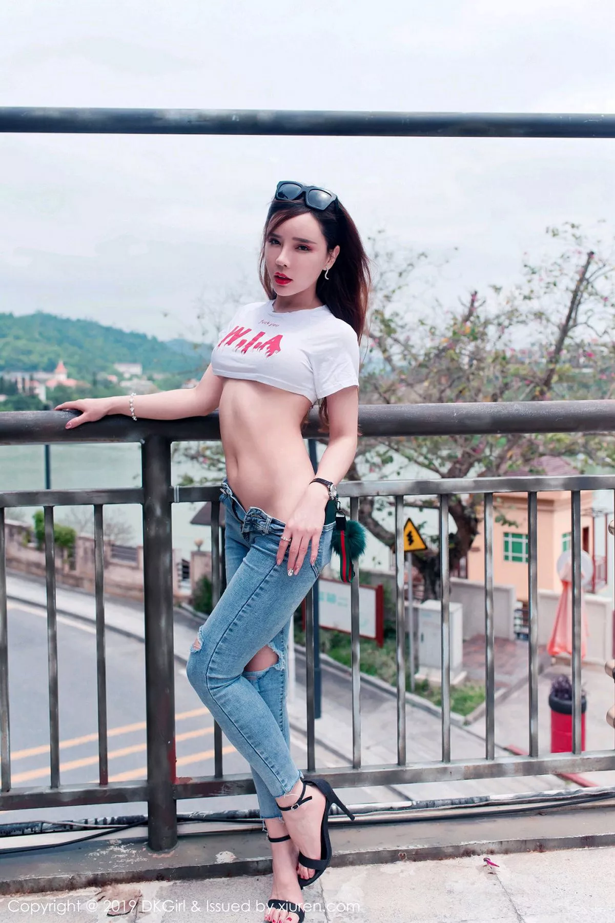 秀人集.com_[DKGirl御女郎]Vol.108_嫩模艾小青户外大胆真空露出秀美乳翘臀惹火诱惑写真48P