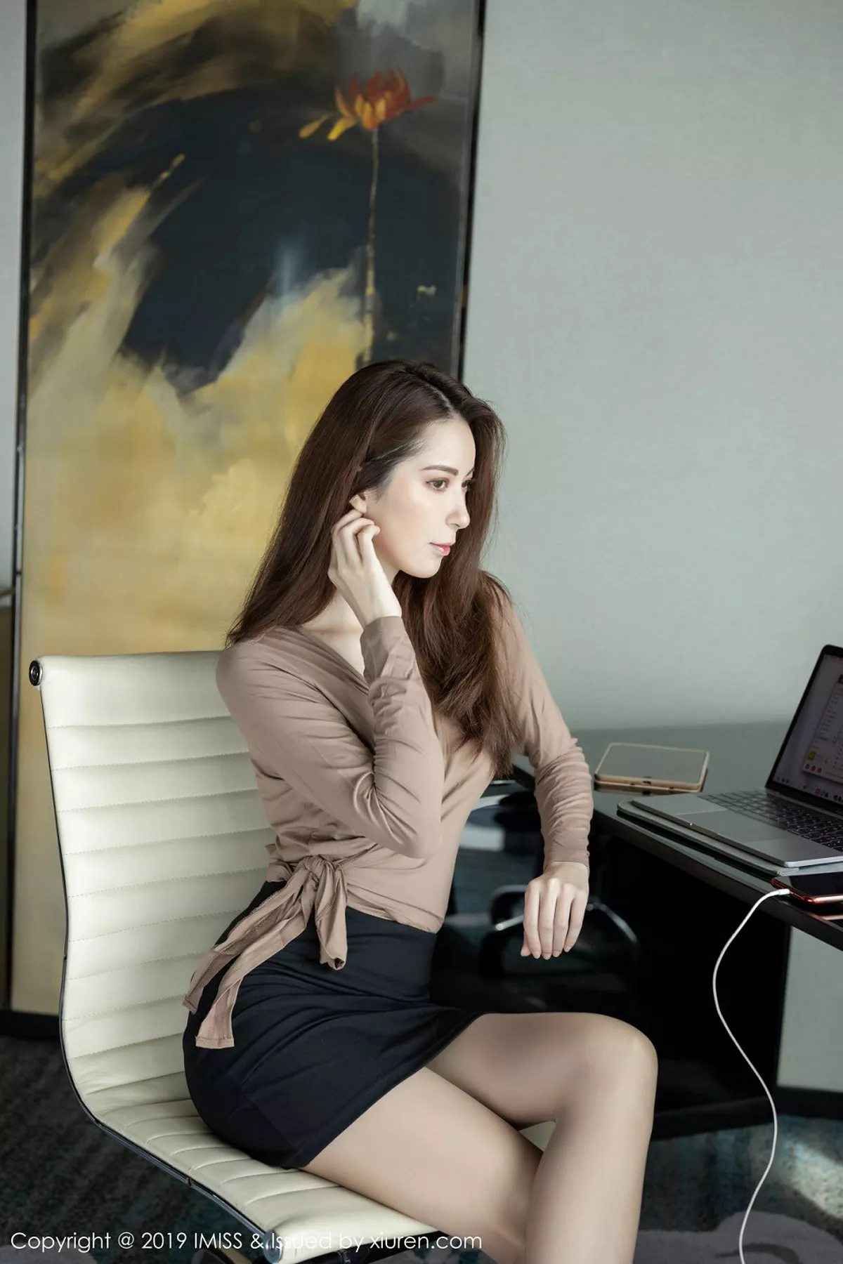 秀人集.com_[IMISS爱蜜社]Vol.354_嫩模Carry私房黑色短裙秀美腿+性感内衣秀完美身材诱惑写真46P