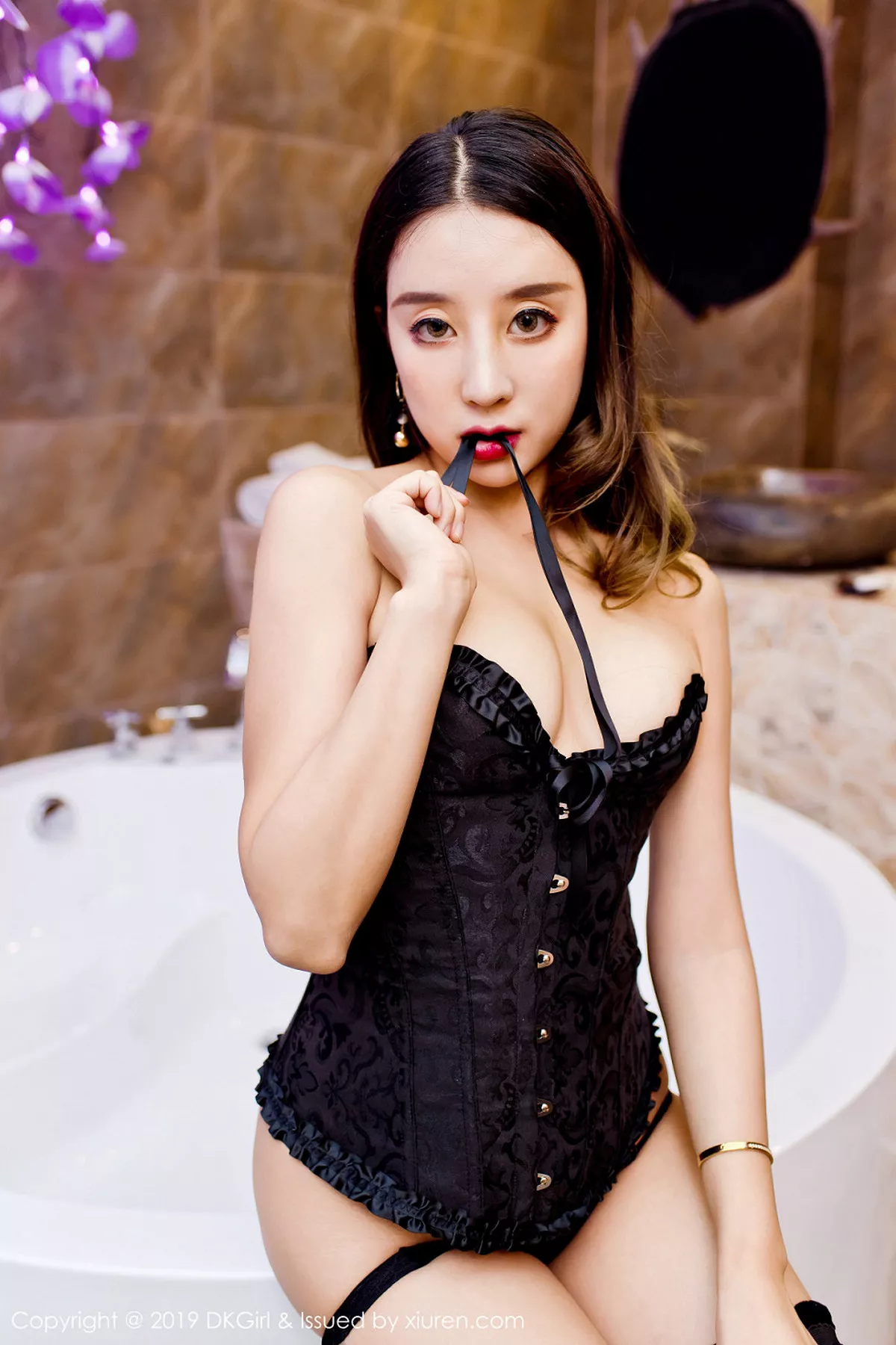 秀人集.com_[DKGirl御女郎]Vol.104_御姐筱慧icon私房黑色蕾丝+性感枪械COS系列完美诱惑写真50P