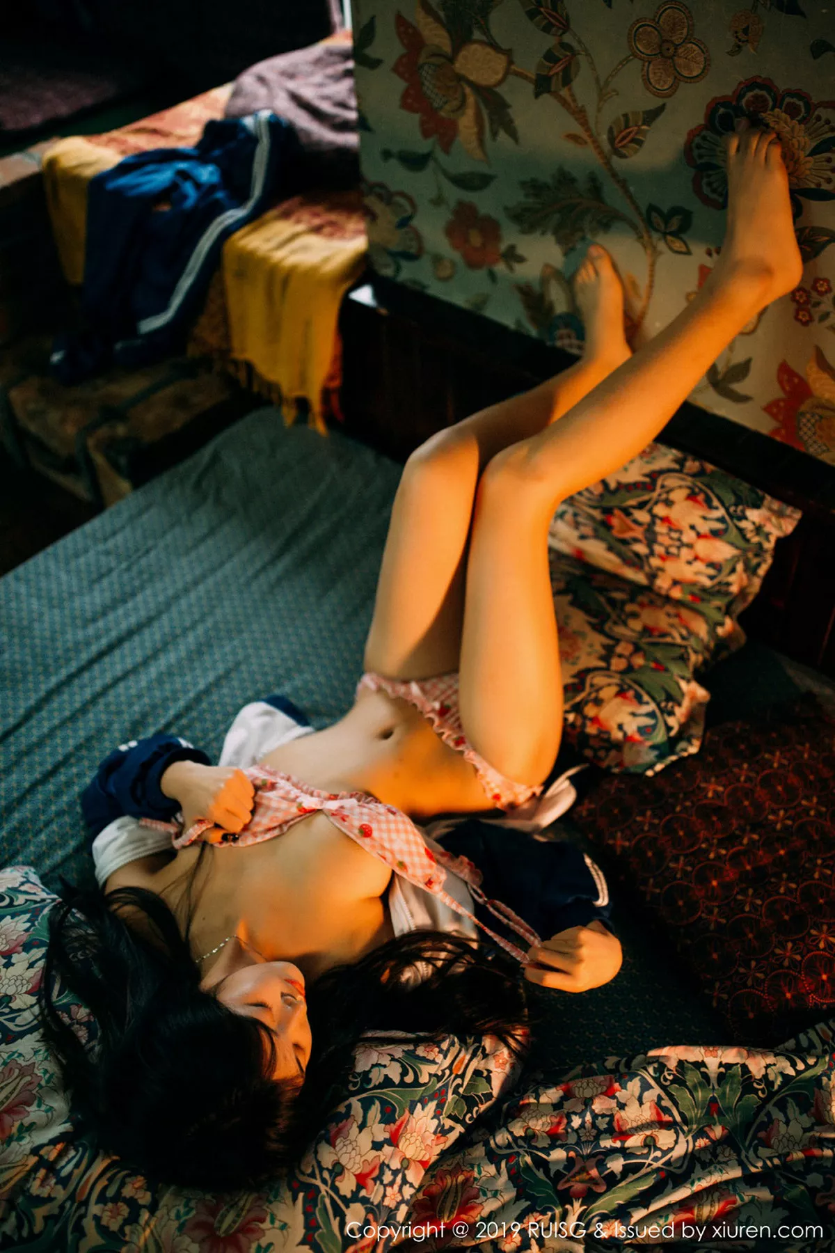 秀人集.com_[RUISG瑞丝馆]Vol.069_嫩模圆圆Daphne私房脱运动服露花色内衣秀完美身材诱惑写真51P