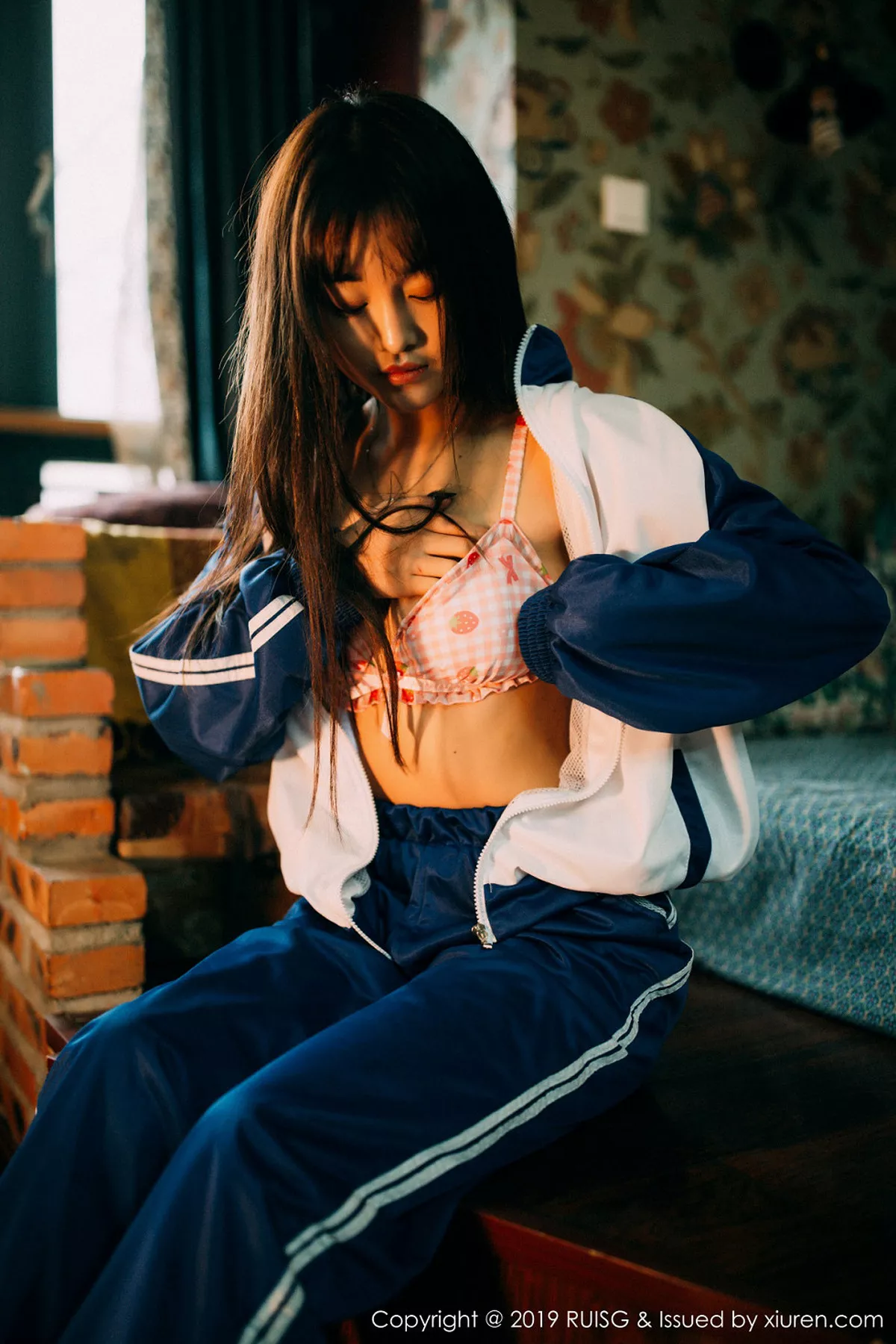 秀人集.com_[RUISG瑞丝馆]Vol.069_嫩模圆圆Daphne私房脱运动服露花色内衣秀完美身材诱惑写真51P