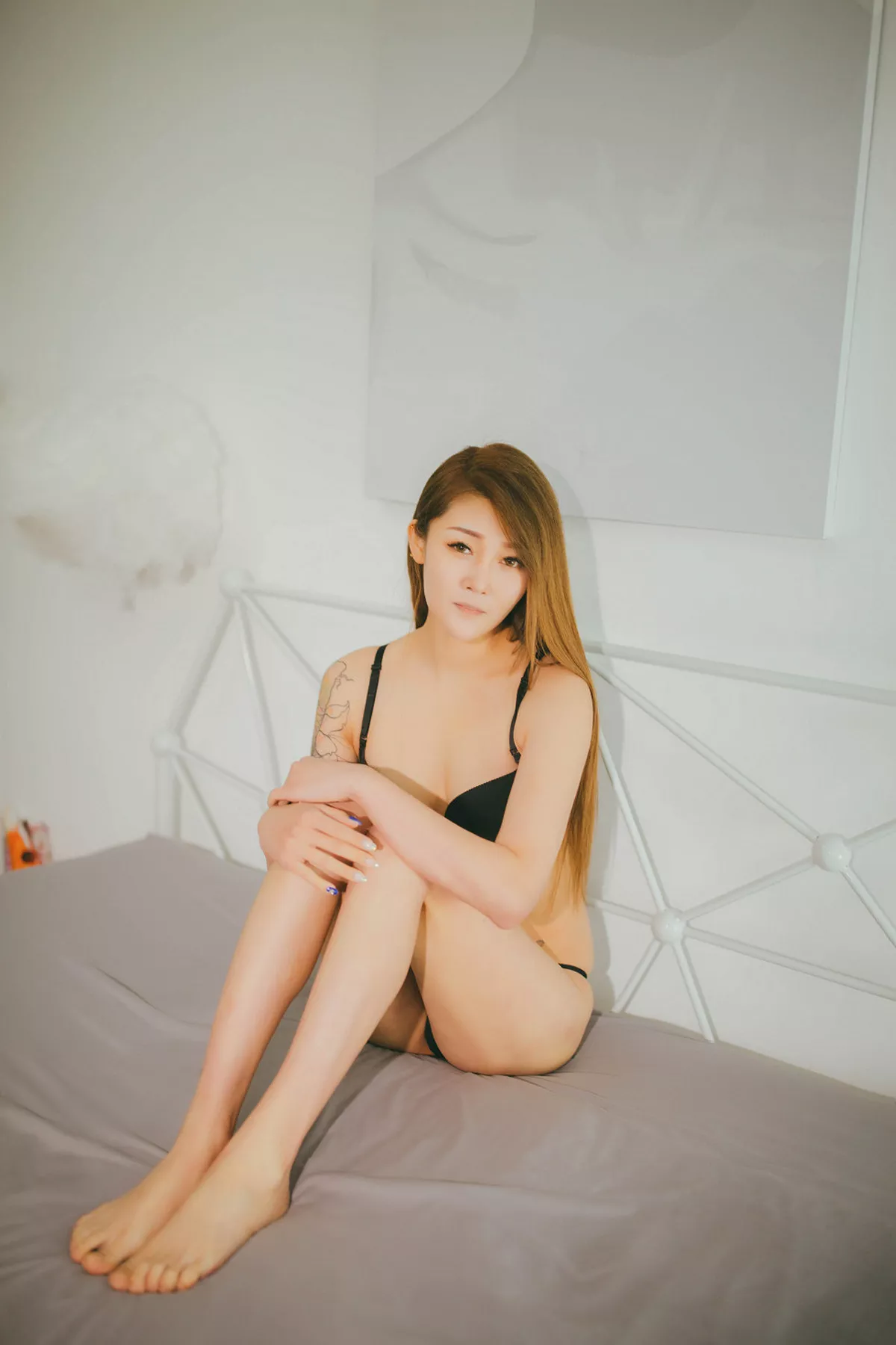 秀人集.com_[RUISG瑞丝馆]Vol.065_嫩模慕西Mona私房性感黑色内衣配蕾丝内裤秀纹身诱惑写真43P