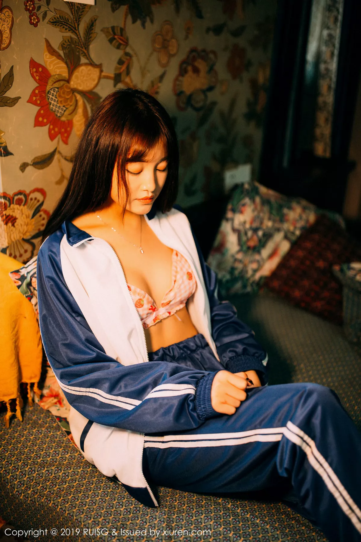 秀人集.com_[RUISG瑞丝馆]Vol.069_嫩模圆圆Daphne私房脱运动服露花色内衣秀完美身材诱惑写真51P