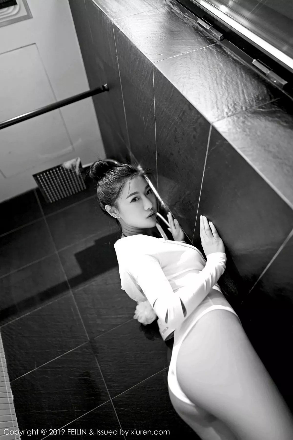 秀人集.com_[FeiLin嗲囡囡]Vol.194_嫩模张二爷Navira居家私房内衣露豪乳胶带遮点极致诱惑写真46P