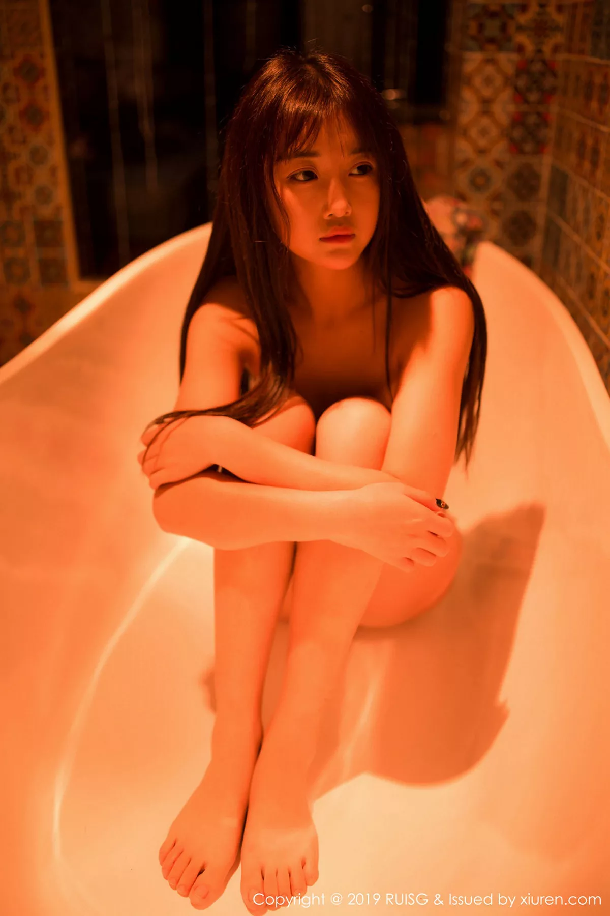 秀人集.com_[RUISG瑞丝馆]Vol.067_嫩模圆圆Daphne私房浴缸里全裸上身露豪乳遮点极致诱惑写真44P