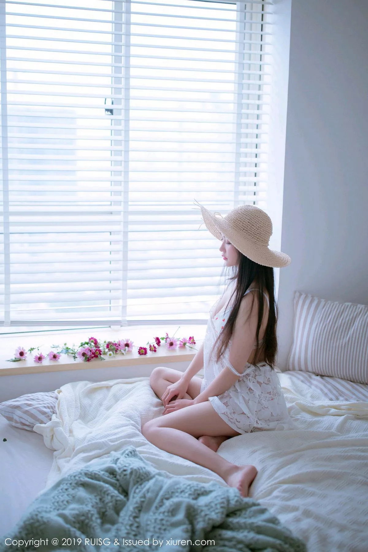 秀人集.com_[RUISG瑞丝馆]Vol.068_嫩模深紫Julie私房清甜可人草帽女孩系列靓丽迷人写真49P