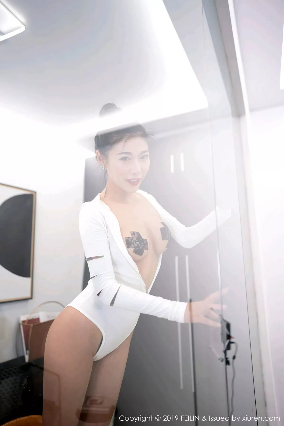 秀人集.com_[FeiLin嗲囡囡]Vol.194_嫩模张二爷Navira居家私房内衣露豪乳胶带遮点极致诱惑写真46P