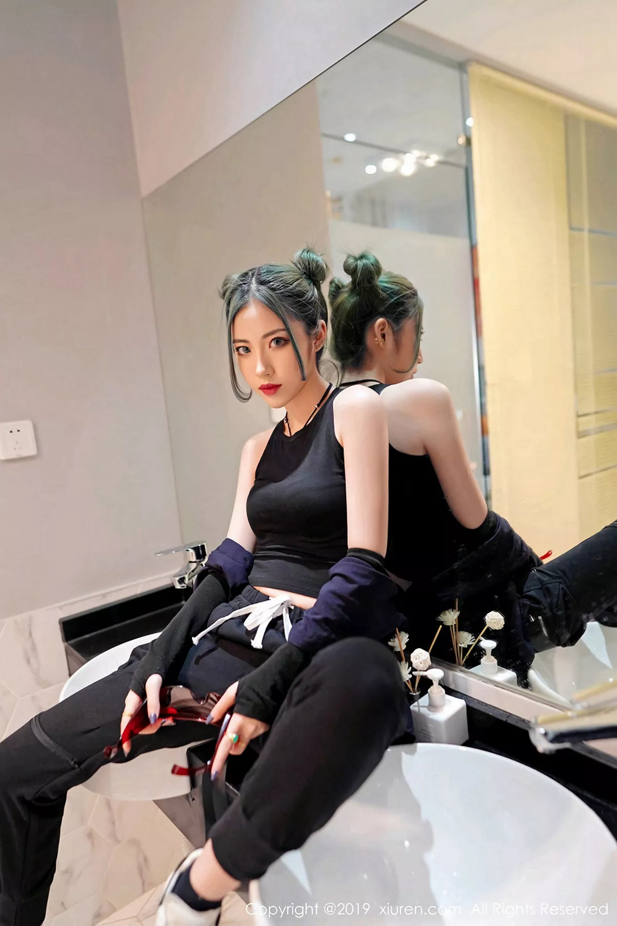 秀人集.com_[XiuRen秀人网]No.1550_嫩模贾诗晗性感红色抹胸内衣配红色格子裙秀完美身材写真48P