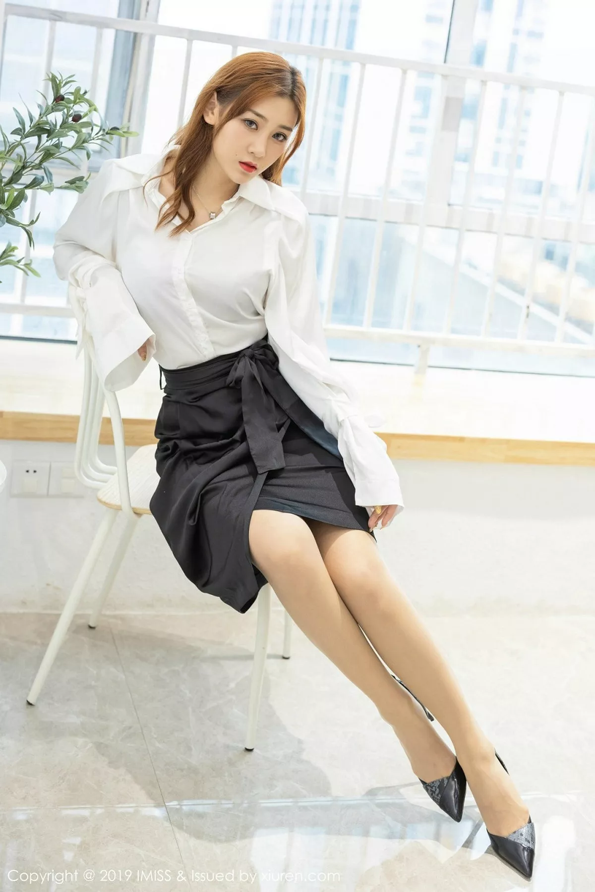 秀人集.com_[IMISS爱蜜社]Vol.359_嫩模莉娜lena私房白衬衣配黑短裙半脱秀完美身材诱惑写真49P