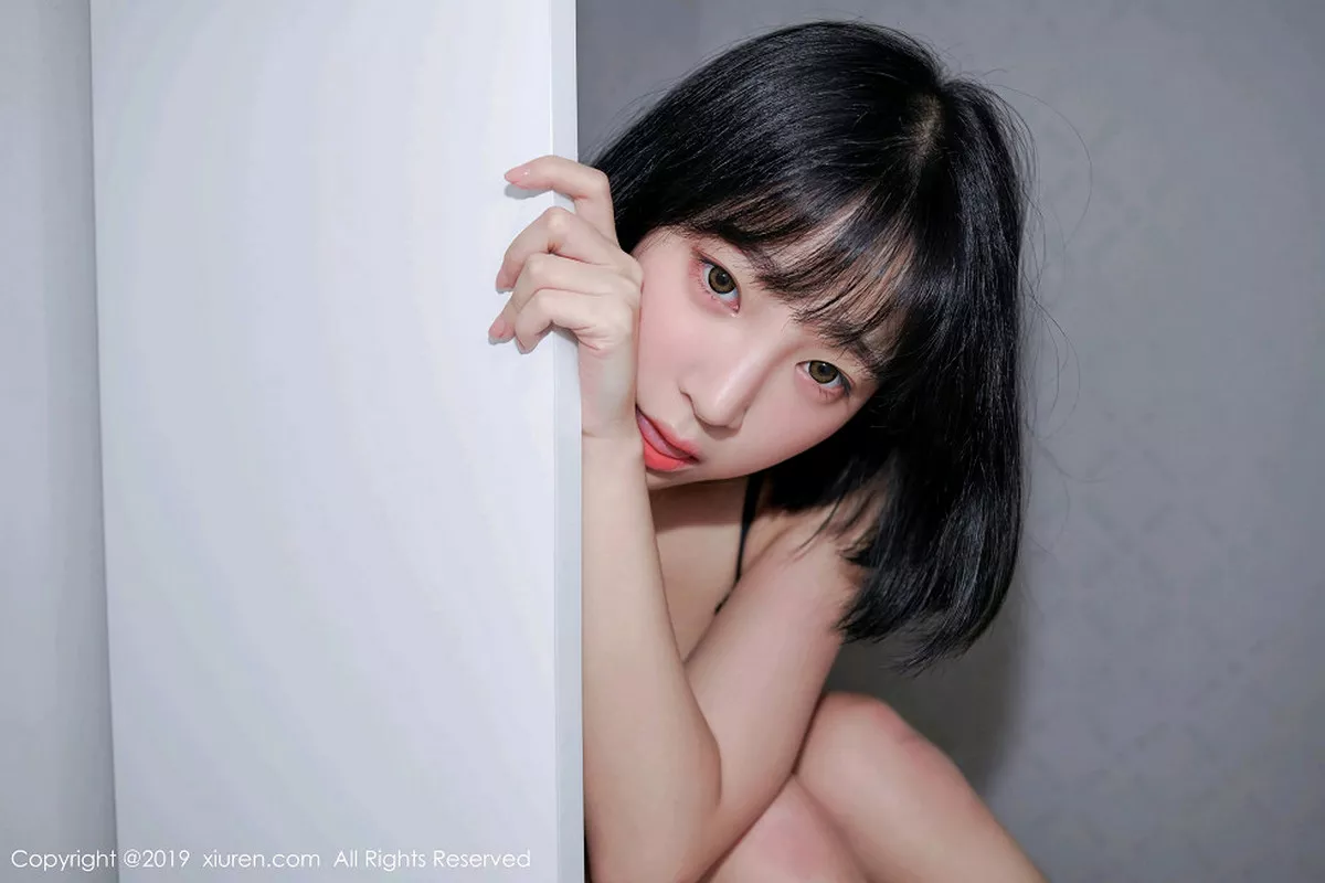 秀人集.com_[XiuRen秀人网]No.1554_模特_卿卿韩国旅拍私房黑色缕空蕾丝内衣秀火辣身材诱惑写真42P