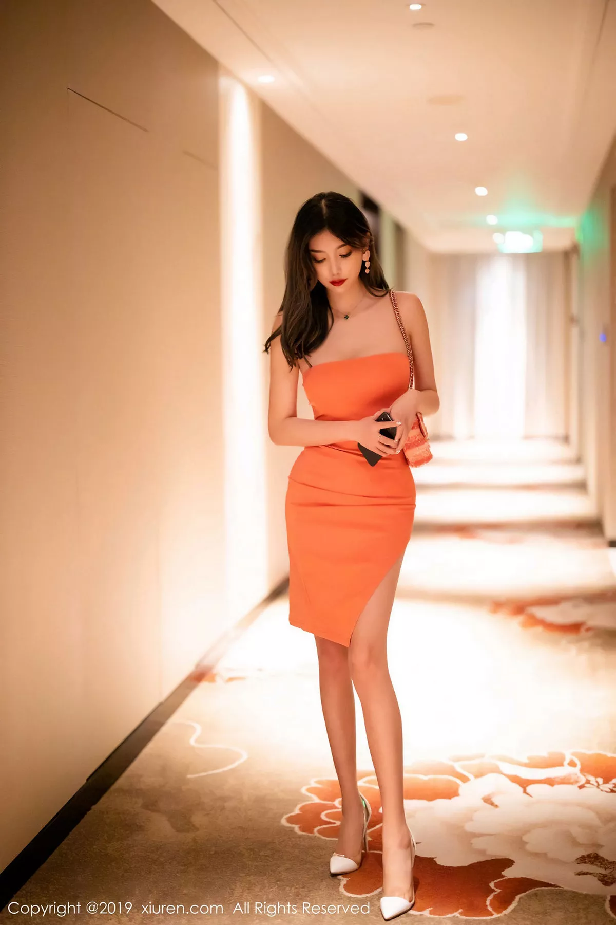 秀人集.com_[XiuRen秀人网]No.1582_女神杨晨晨sugar连身裙半脱露性感内衣吊带丝袜完美诱惑写真64P