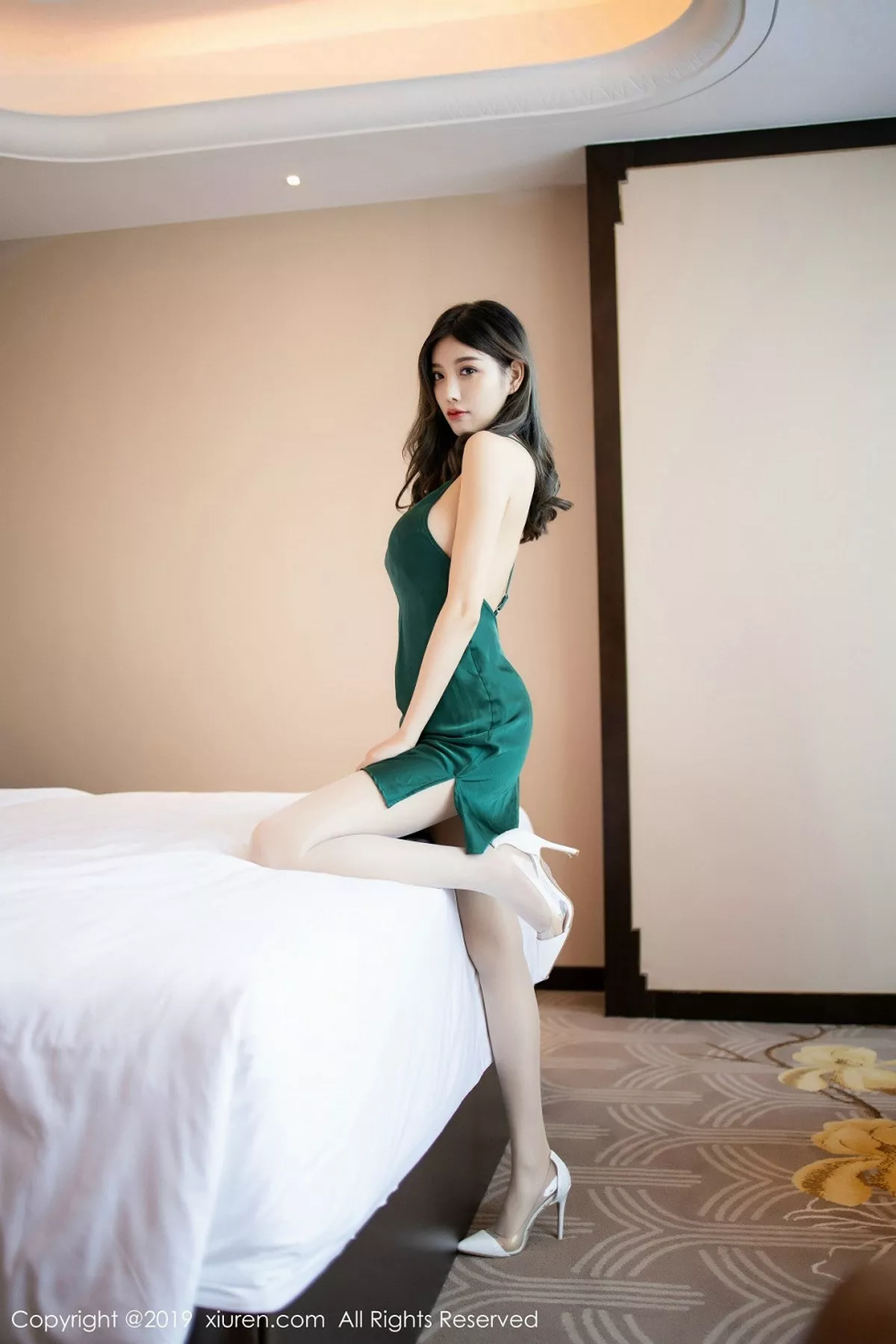 秀人集.com_[XiuRen秀人网]No.1567_女神杨晨晨sugar孔雀绿吊群配超薄肉丝裤袜秀美腿诱惑写真65P