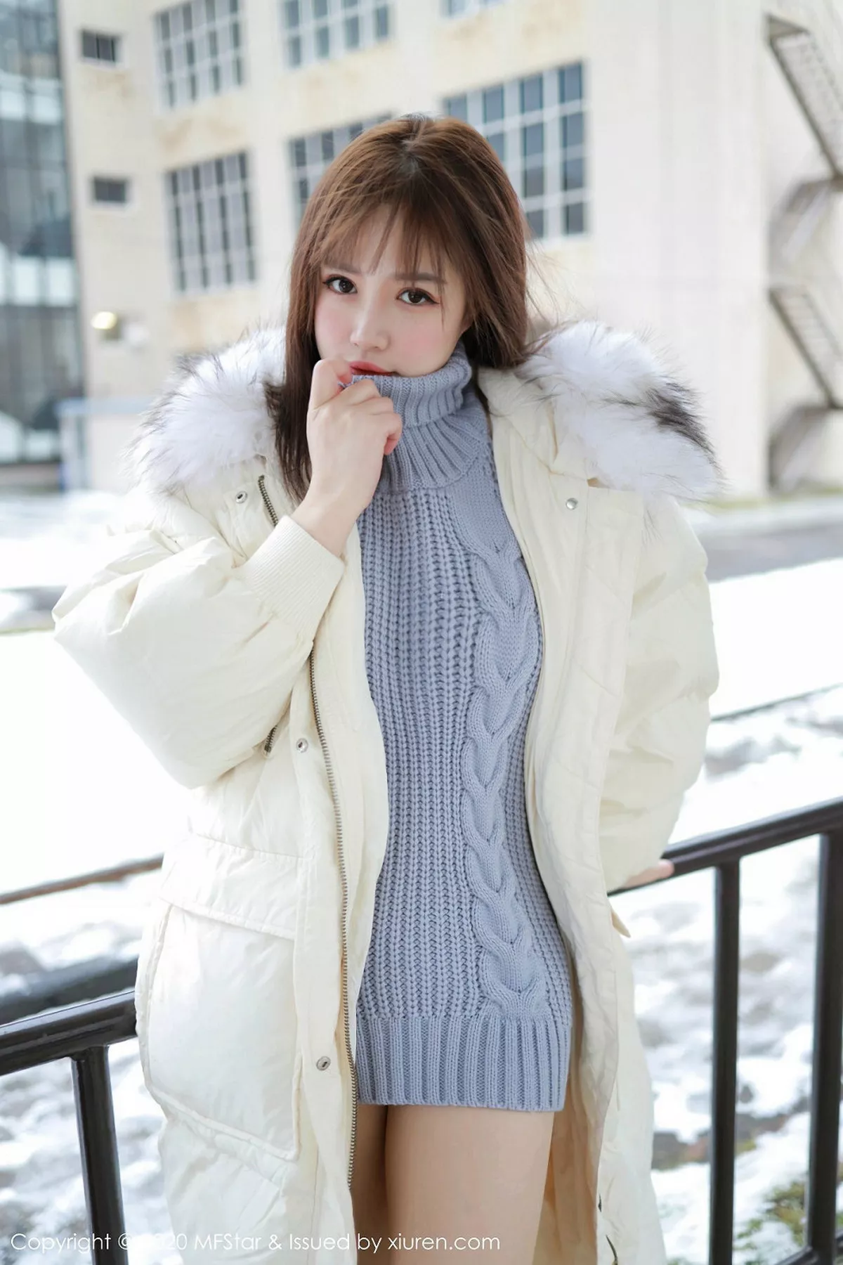 秀人集.com_[MFStar模范学院]Vol.262_嫩模恩率babe北海道旅拍雪地性感开背毛衣诱惑写真50P