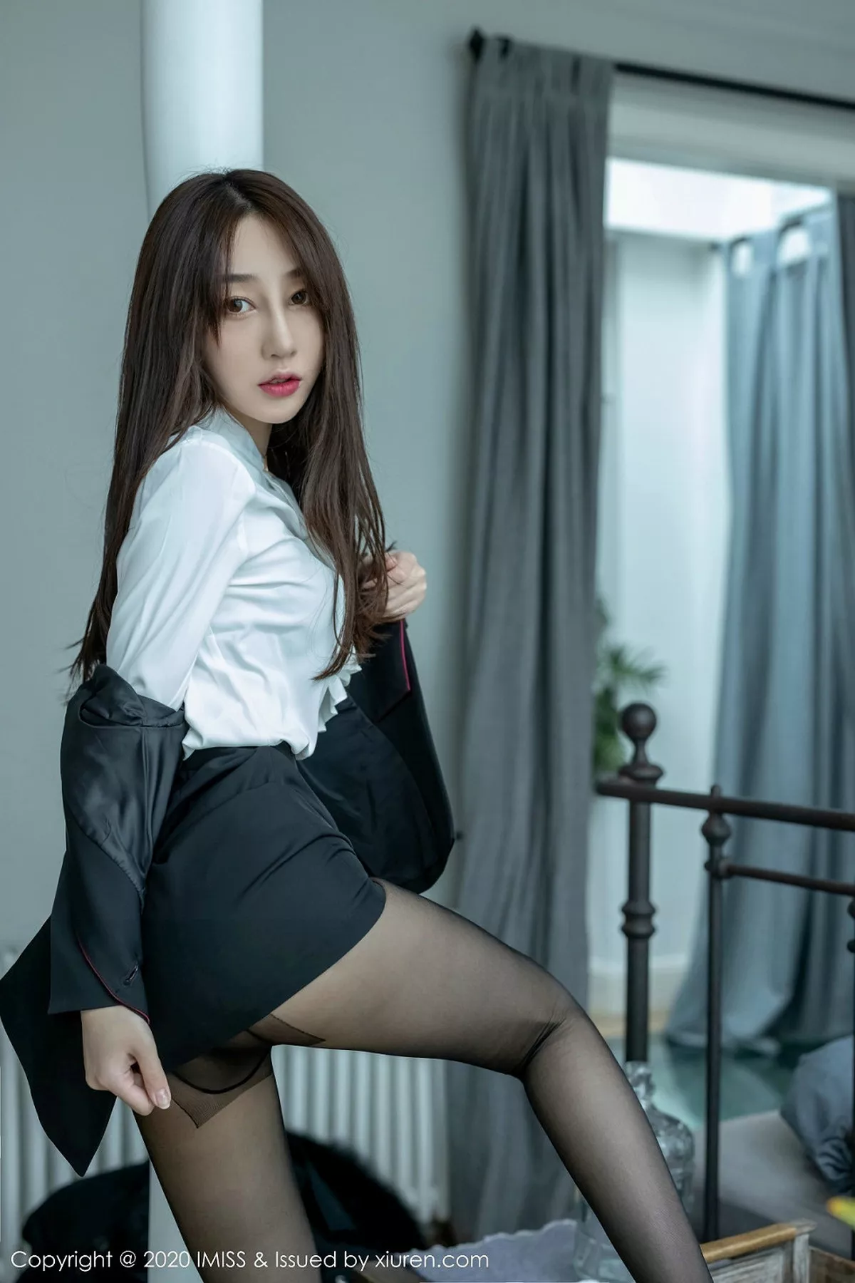 秀人集.com_[IMISS爱蜜社]Vol.437_嫩模九月生私房诱人OL丝袜秀红色蕾丝内衣撩人诱惑写真68P