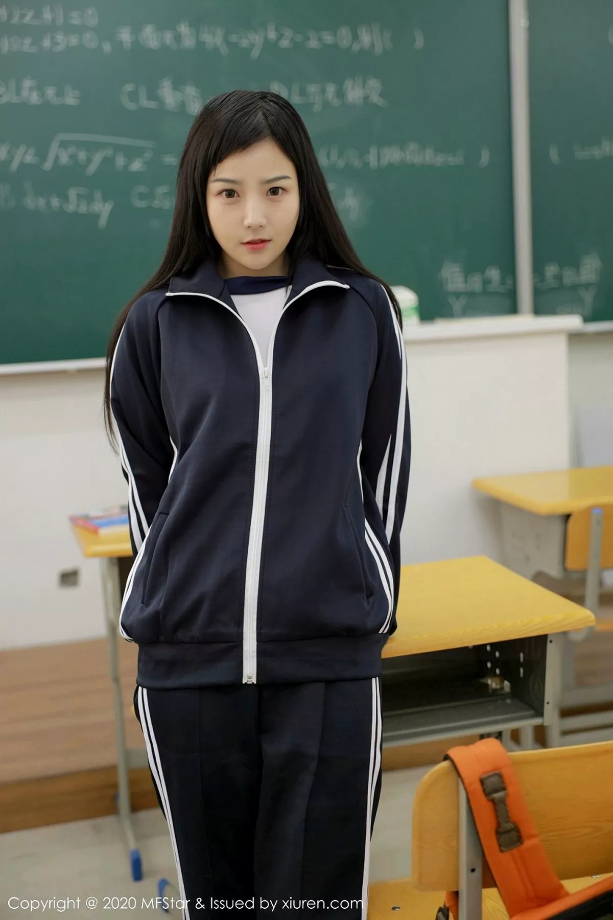 秀人集.com_[MFStar模范学院]Vol.273_嫩模徐微微mia教室真实学生主题性感制服秀童颜巨乳写真64P