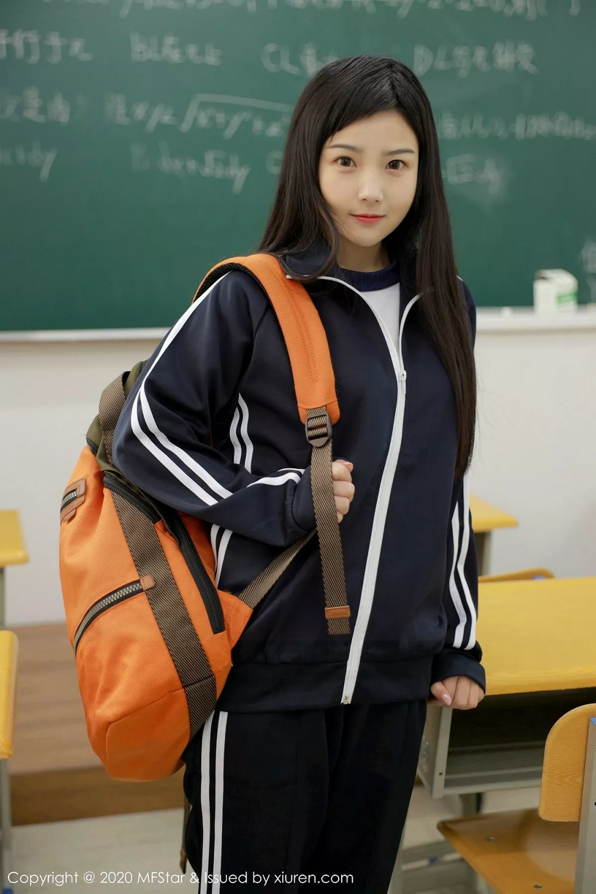 秀人集.com_[MFStar模范学院]Vol.273_嫩模徐微微mia教室真实学生主题性感制服秀童颜巨乳写真64P