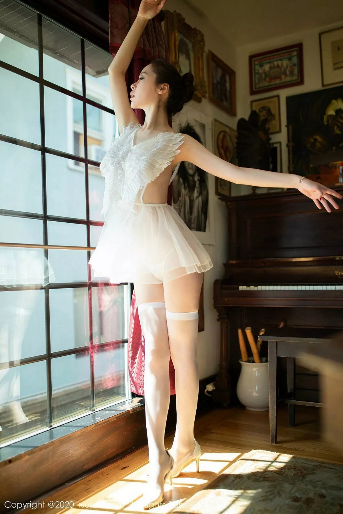 秀人集.com_[XiuRen秀人网]No.2000_嫩模梦心月美国旅拍私房纯白梦幻芭蕾服饰秀完美身材诱惑写真70P