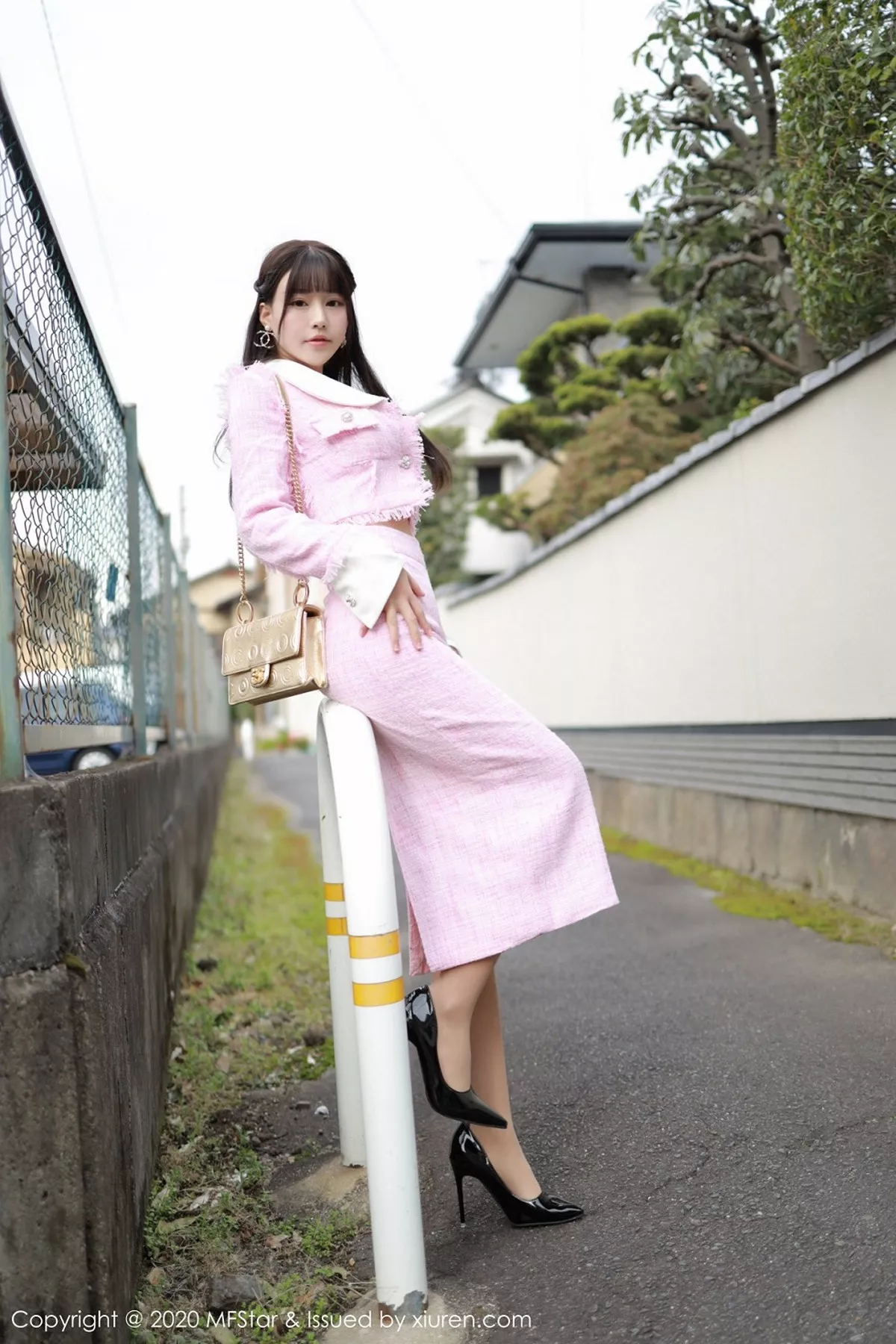 秀人集.com_[MFStar模范学院]Vol.278_女神朱可儿Flower北海道旅拍粉色服饰半脱露豪乳诱惑写真80P