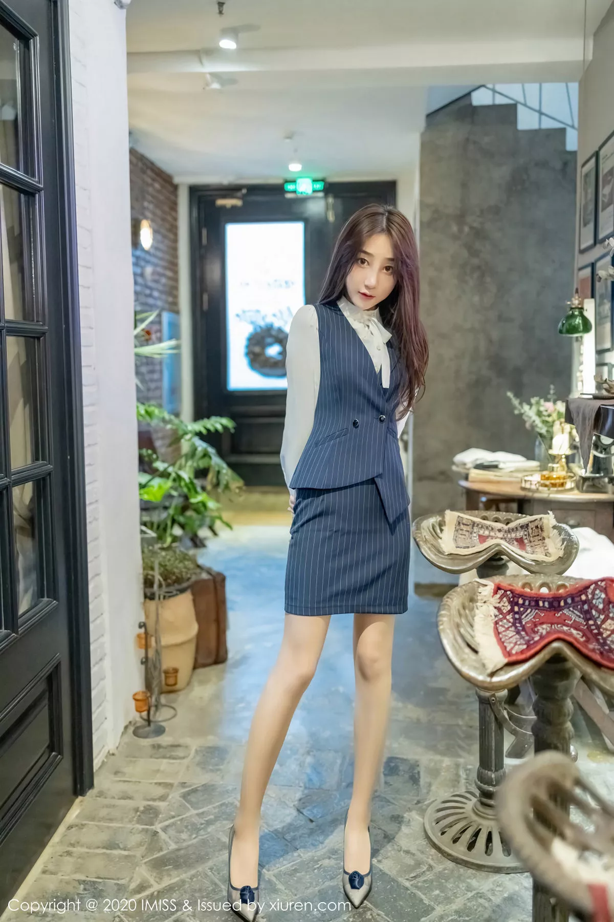 秀人集.com_[IMISS爱蜜社]Vol.438_嫩模九月生户外服务生车拍主题性感内衣秀完美身材写真45P