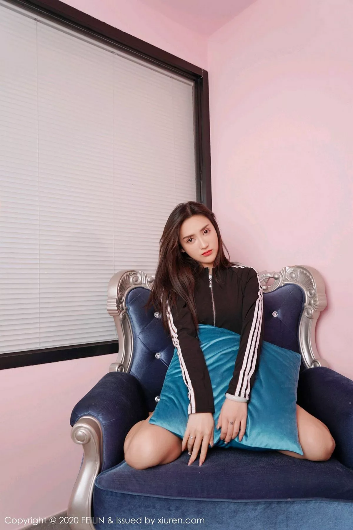 秀人集.com_[FeiLin嗲囡囡]VOL.228_双马尾辫嫩模刀妹私房性感牛仔短裤半脱秀苗条身材写真99P