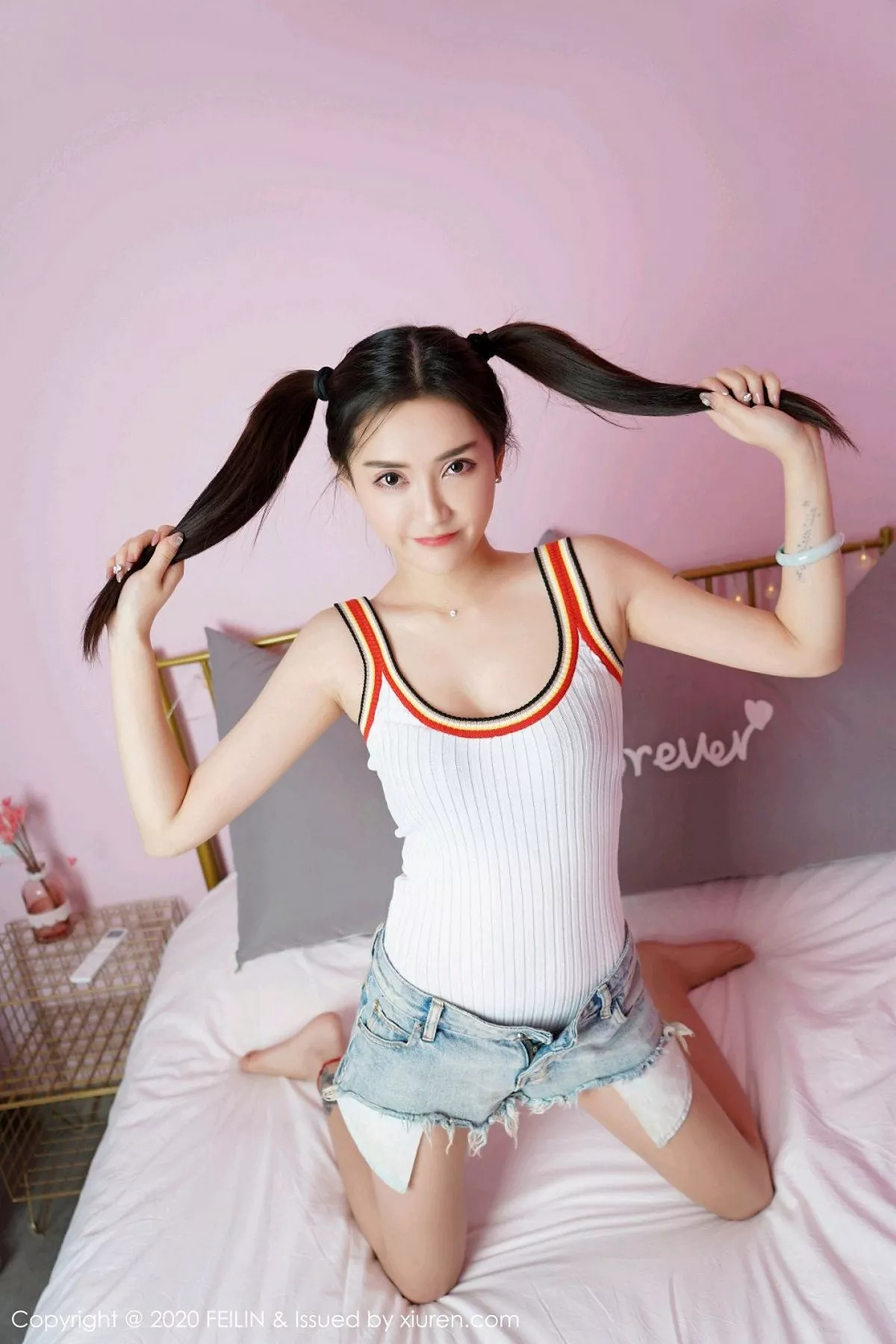 秀人集.com_[FeiLin嗲囡囡]VOL.228_双马尾辫嫩模刀妹私房性感牛仔短裤半脱秀苗条身材写真99P