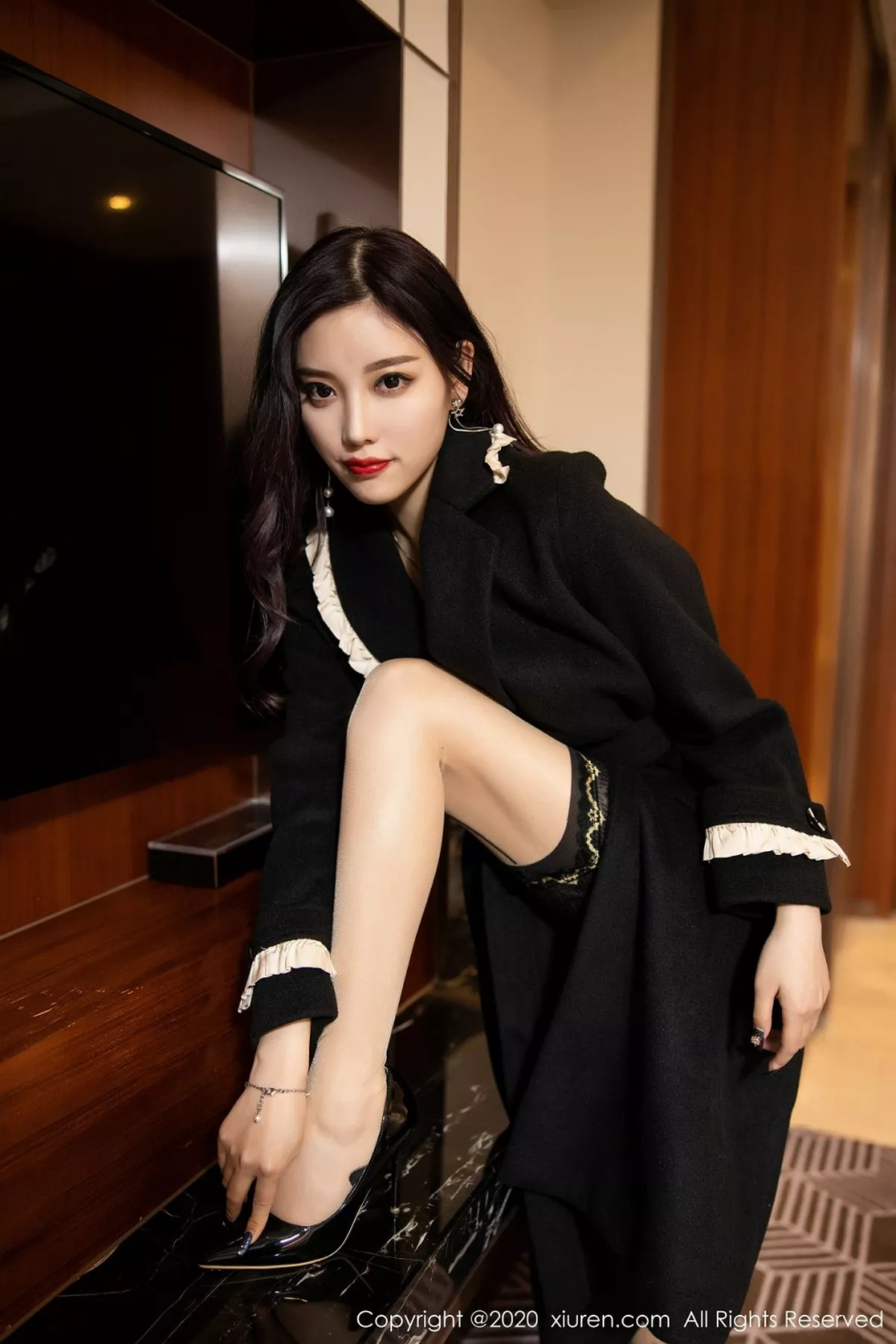 秀人集.com_[XiuRen秀人网]No.2051_女神杨晨晨sugar私房灰色情趣内衣配吊带丝袜极致魅惑写真81P