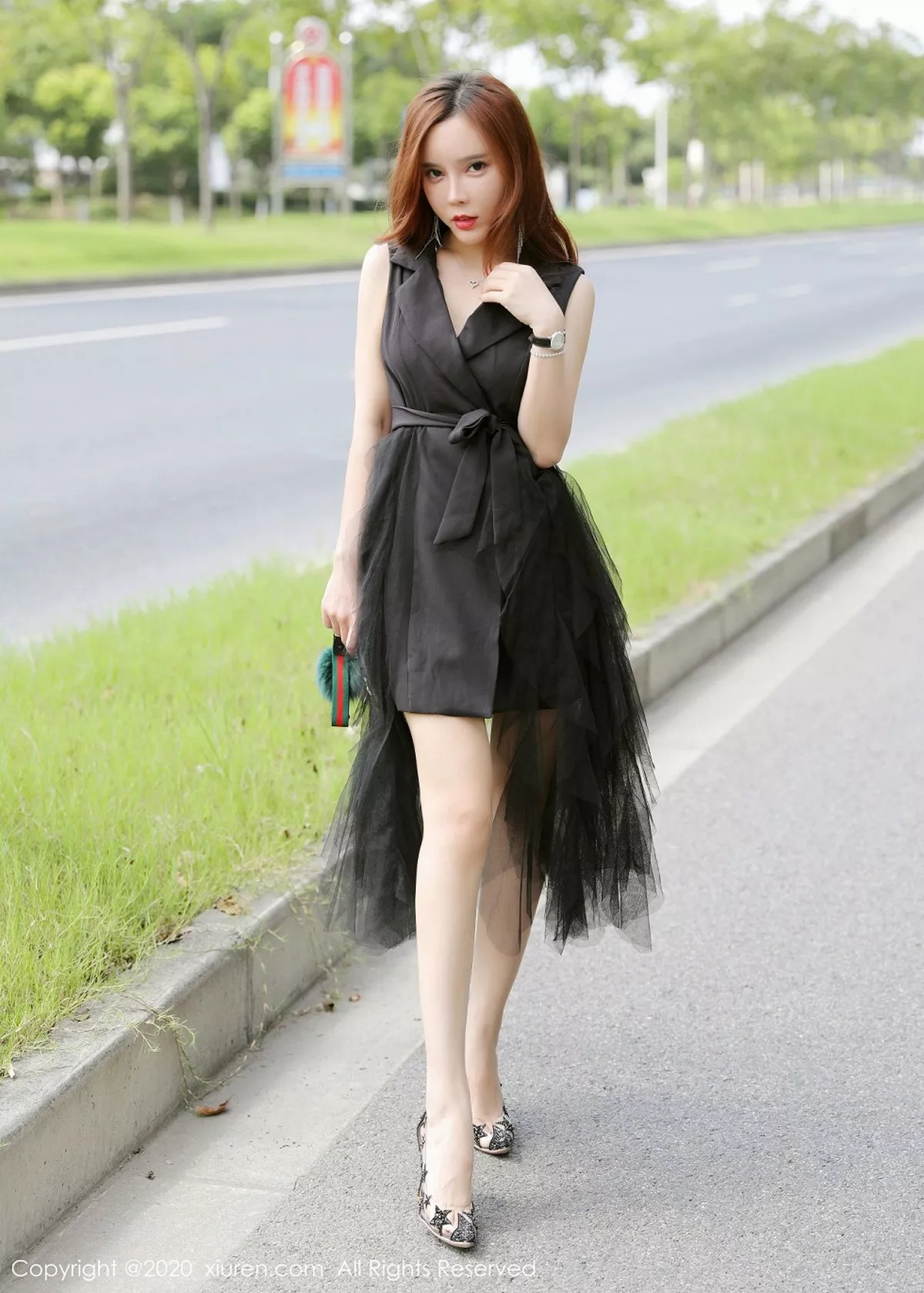 秀人集.com_[XiuRen秀人网]No.2048_嫩模艾小青户外大胆外拍性感白色情趣内衣露火辣身材诱惑写真48P