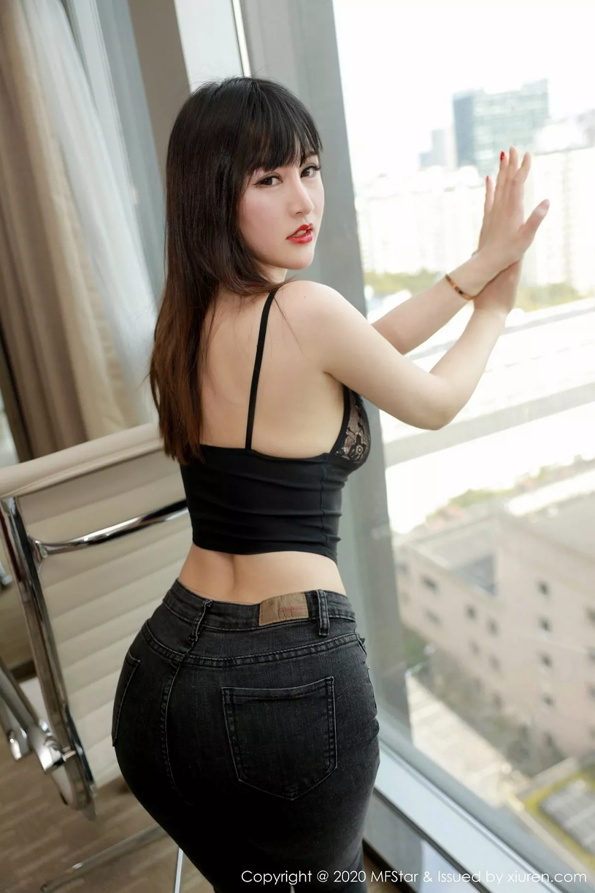 秀人集.com_[MFStar模范学院]Vol.289_嫩模诗诗kiki私房牛仔裤半脱露丁字裤秀肥臀诱惑写真55P