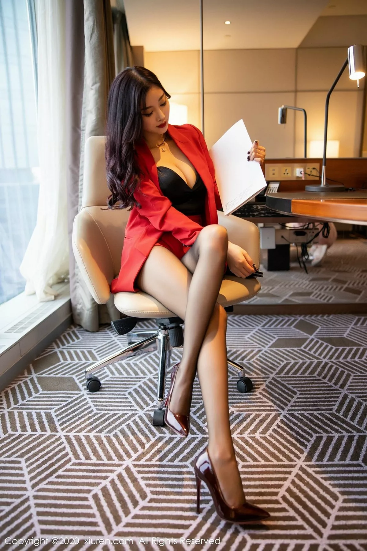 秀人集.com_[XiuRen秀人网]No.2069_女神杨晨晨sugar性感红色职业装配黑色内衣黑丝袜撩人诱惑写真71P